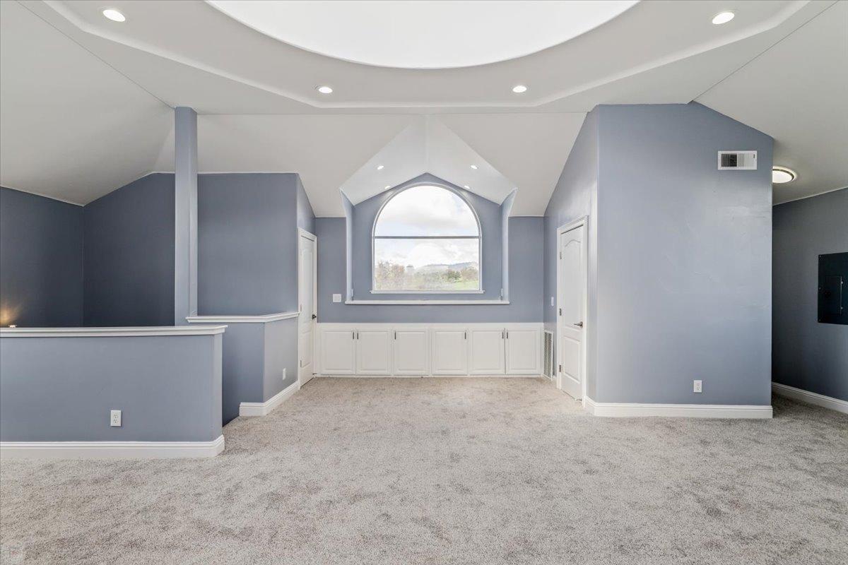 1046 Shoreline Dr, Copperopolis, CA 95228