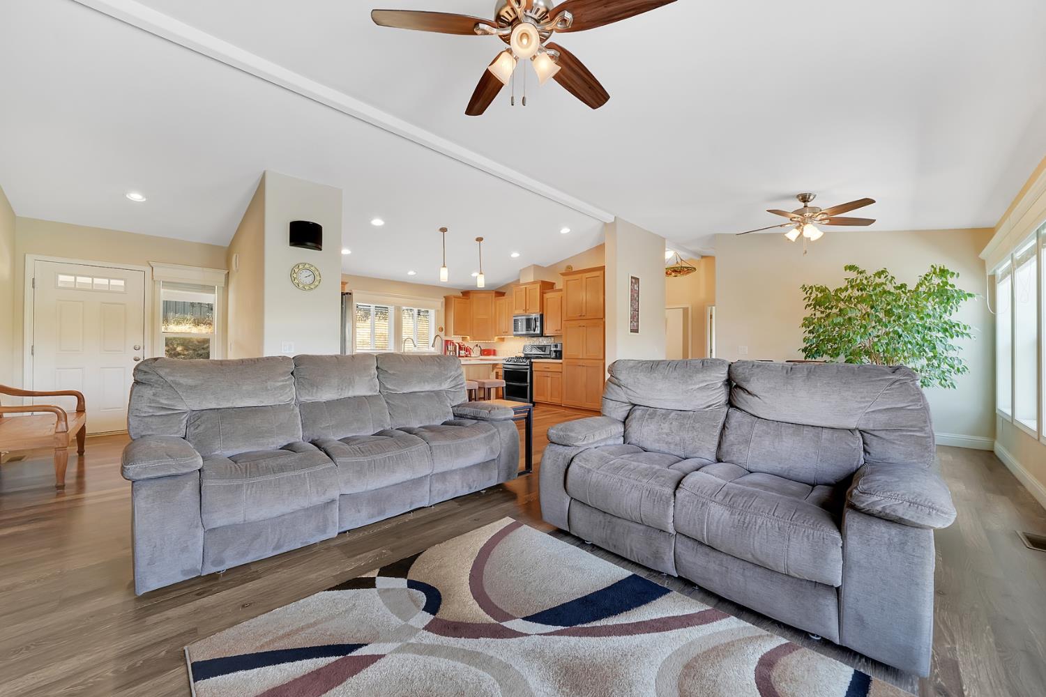 1436 Papoose Dr, Copperopolis, CA 95228