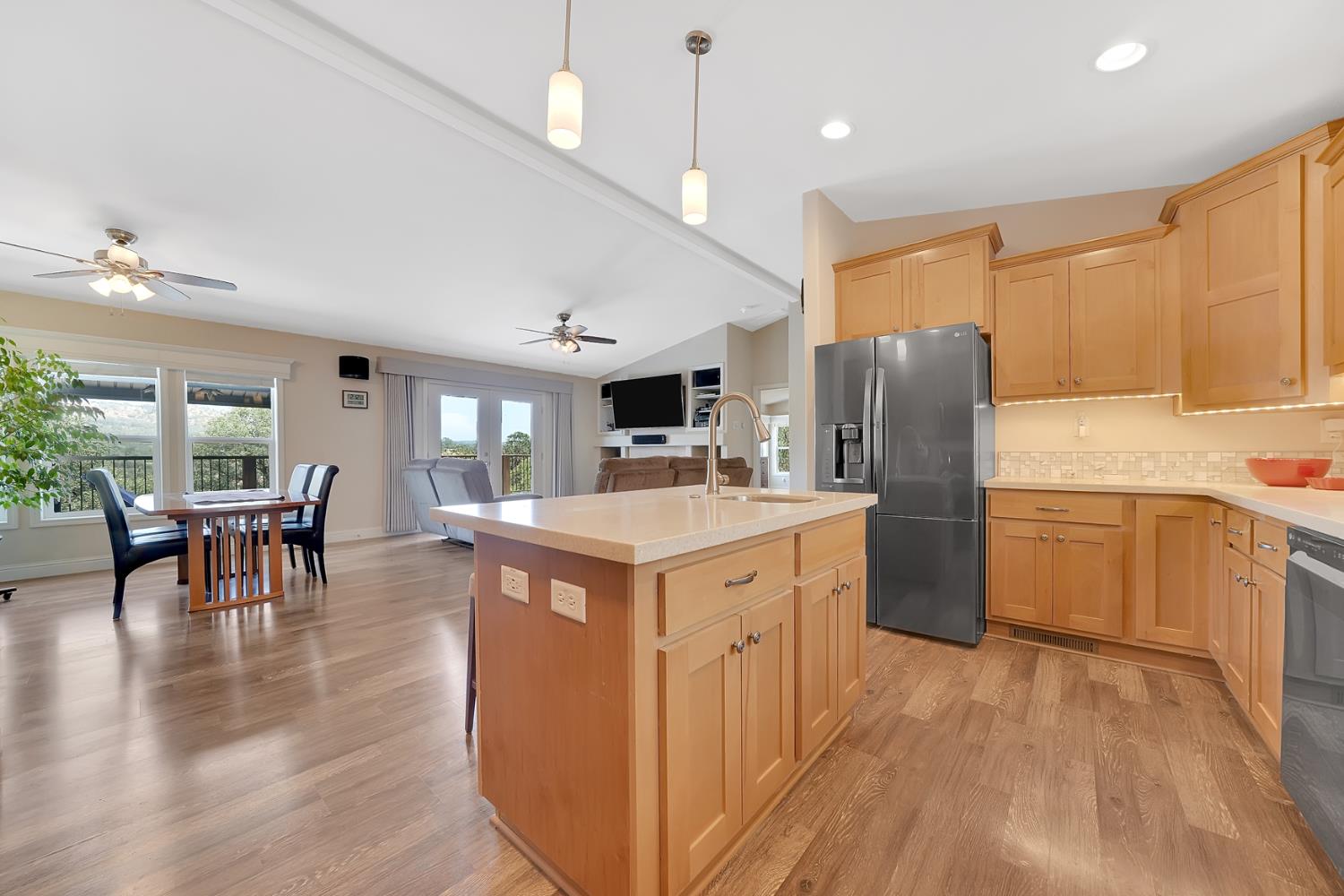 1436 Papoose Dr, Copperopolis, CA 95228