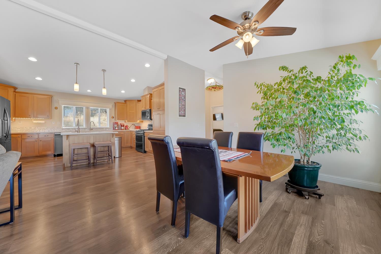 1436 Papoose Dr, Copperopolis, CA 95228