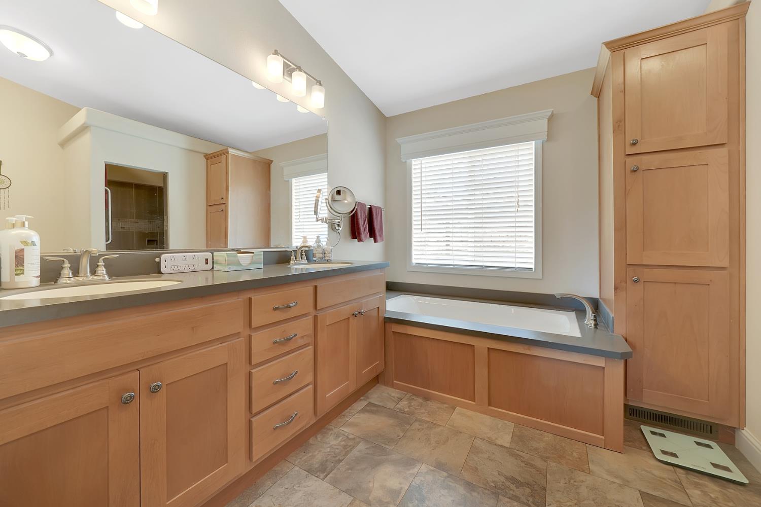 1436 Papoose Dr, Copperopolis, CA 95228