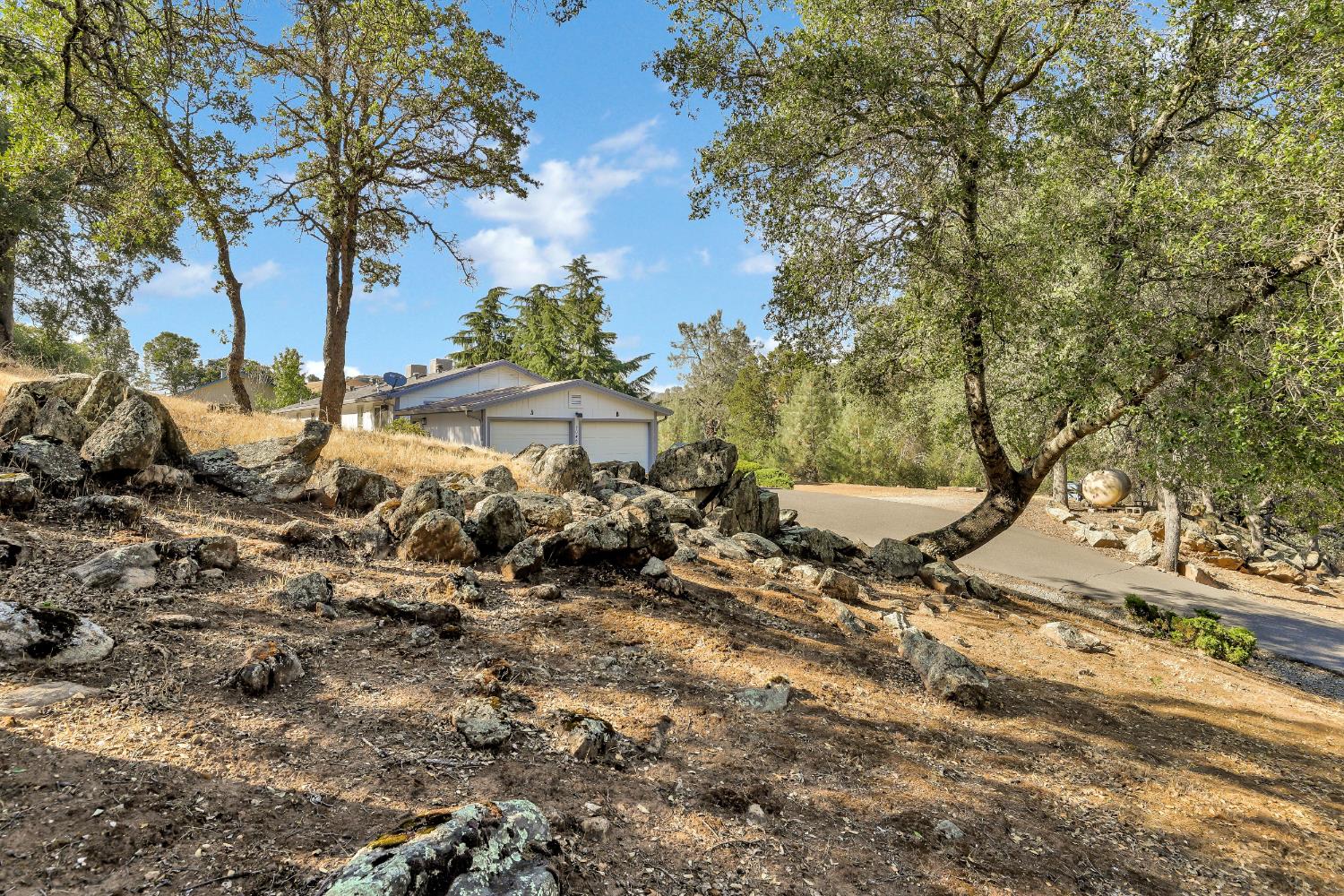 1048 Feather Ct, Copperopolis, CA 95228