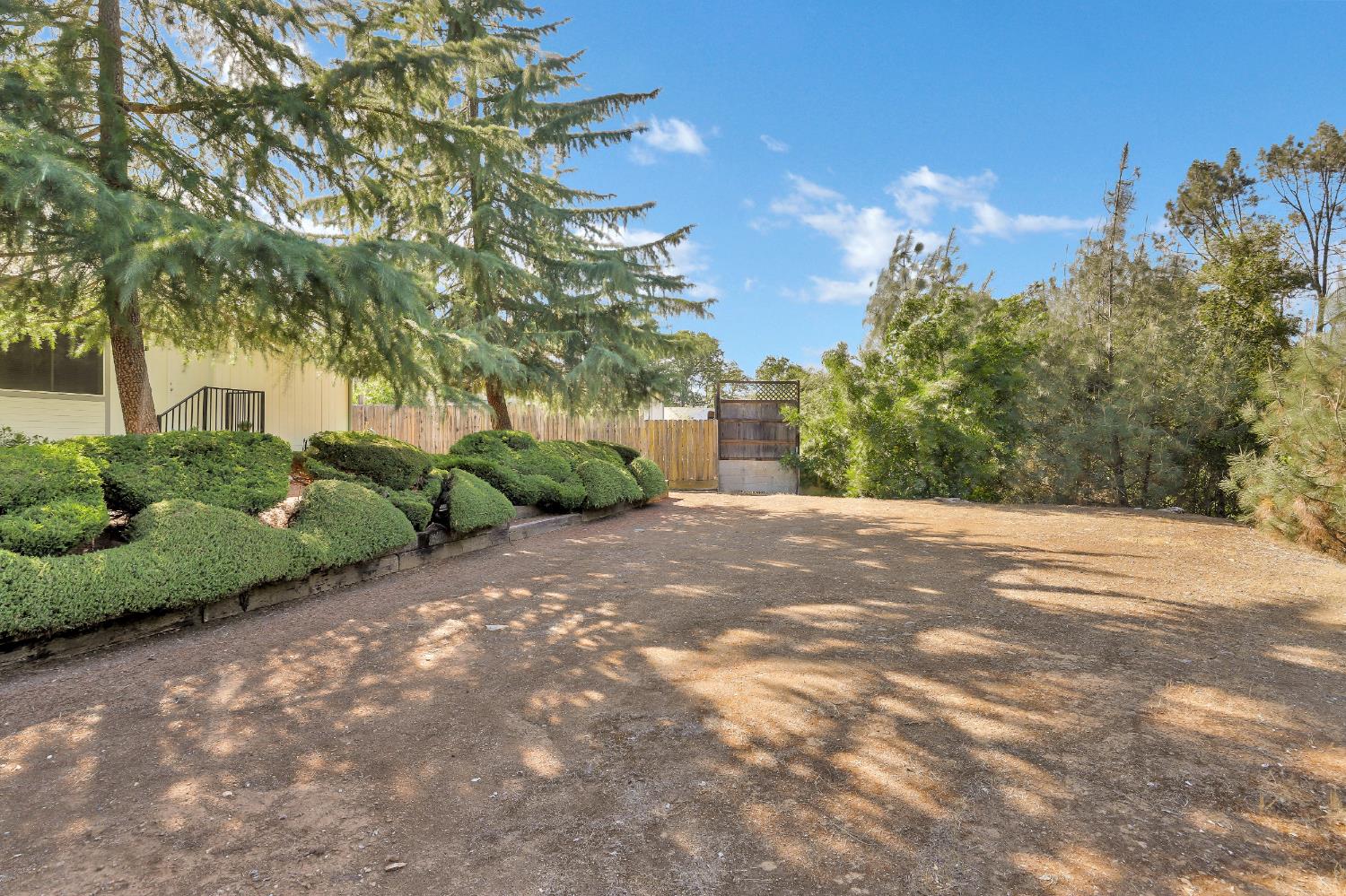 1048 Feather Ct, Copperopolis, CA 95228