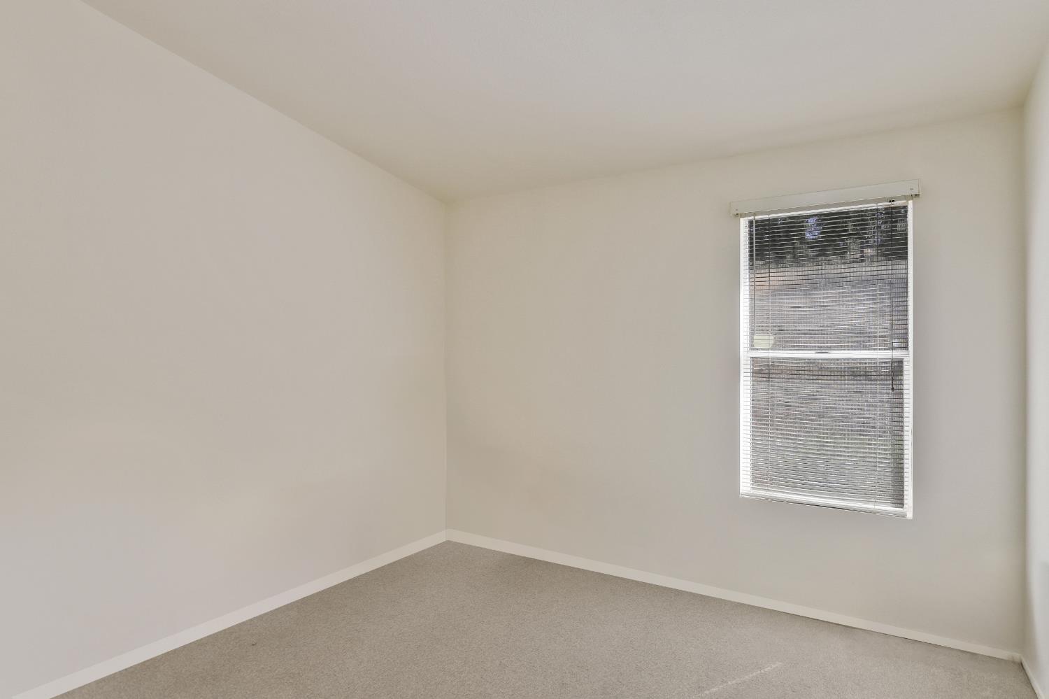 1048 Feather Ct, Copperopolis, CA 95228