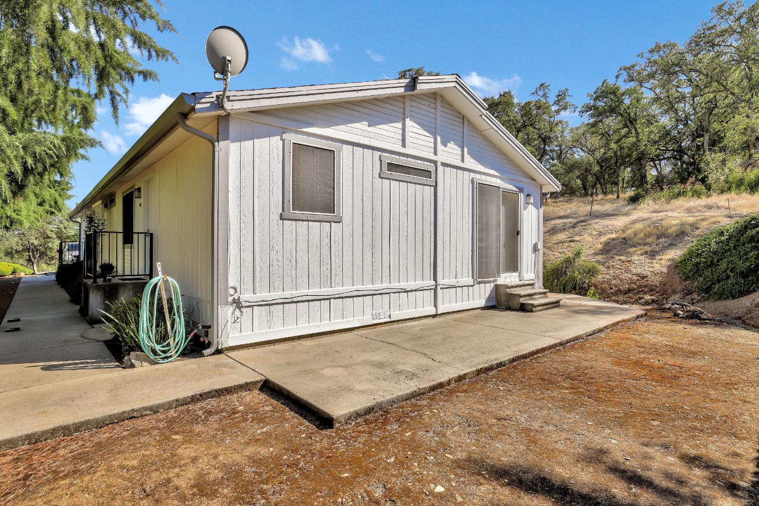 1048 Feather Ct, Copperopolis, CA 95228