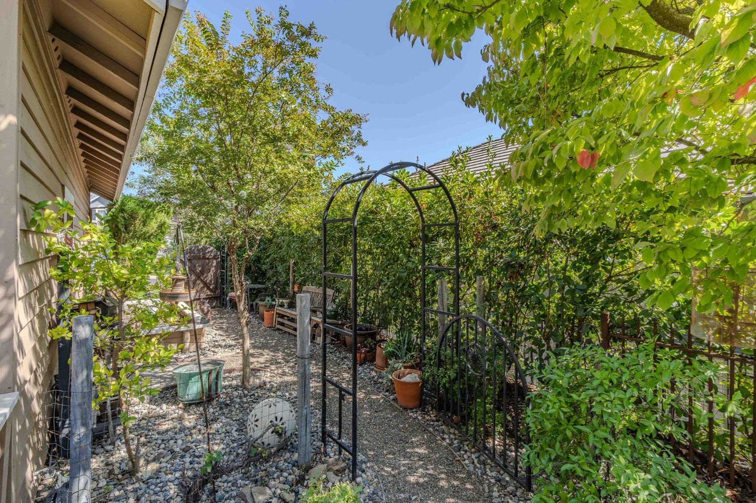 2016 Oak Creek Dr, Copperopolis, CA 95228