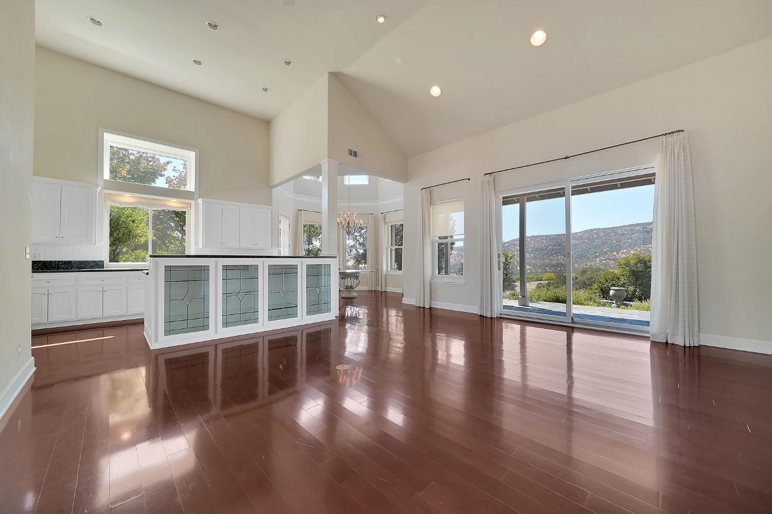 2016 Oak Creek Dr, Copperopolis, CA 95228