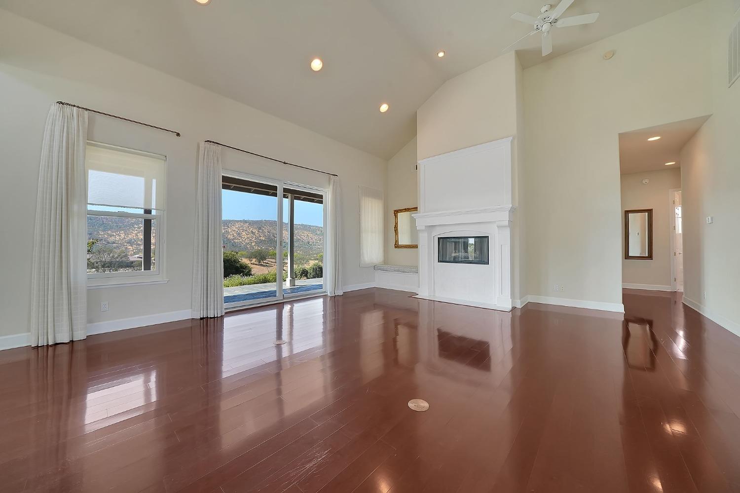 2016 Oak Creek Dr, Copperopolis, CA 95228