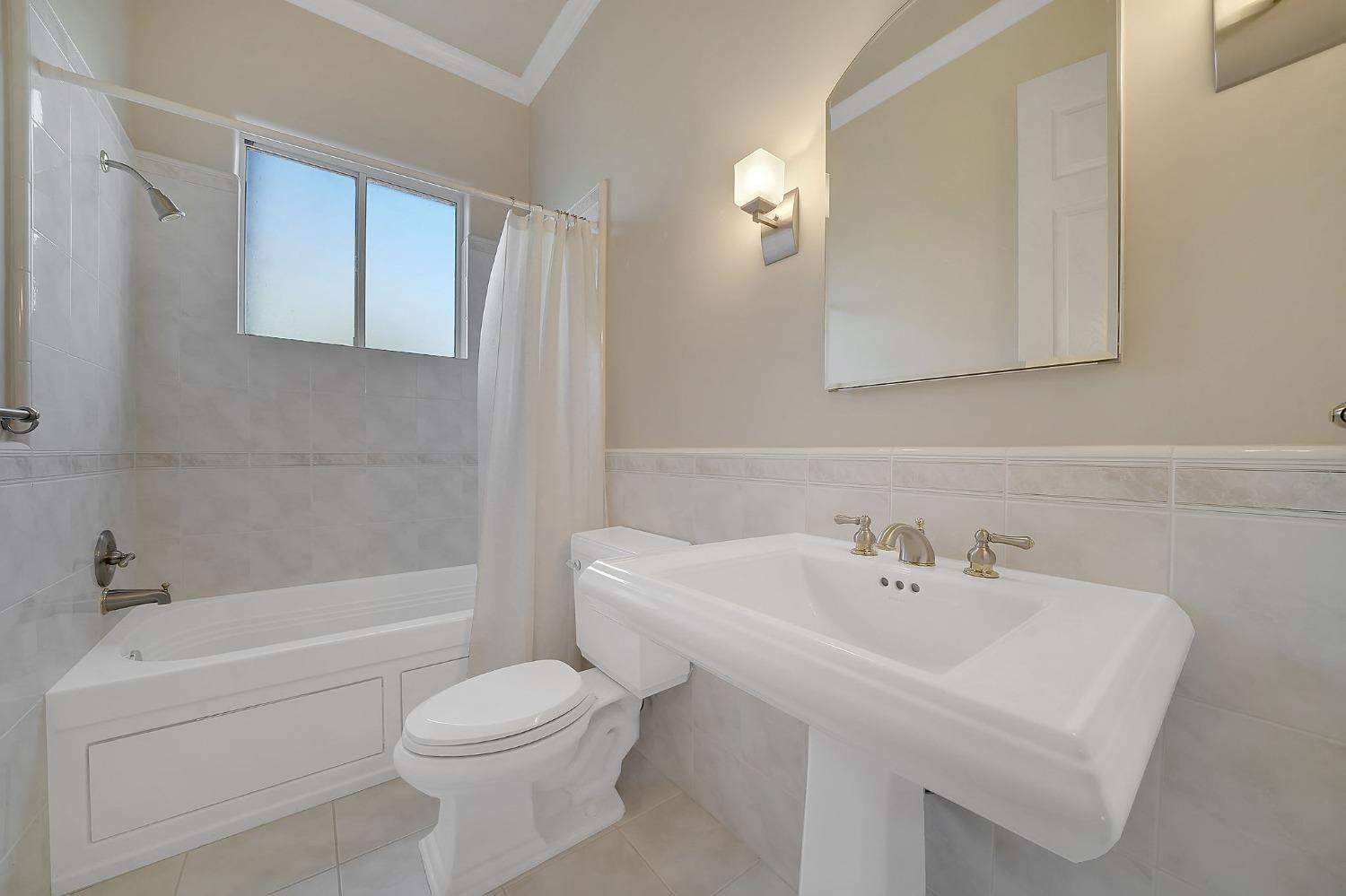 2016 Oak Creek Dr, Copperopolis, CA 95228