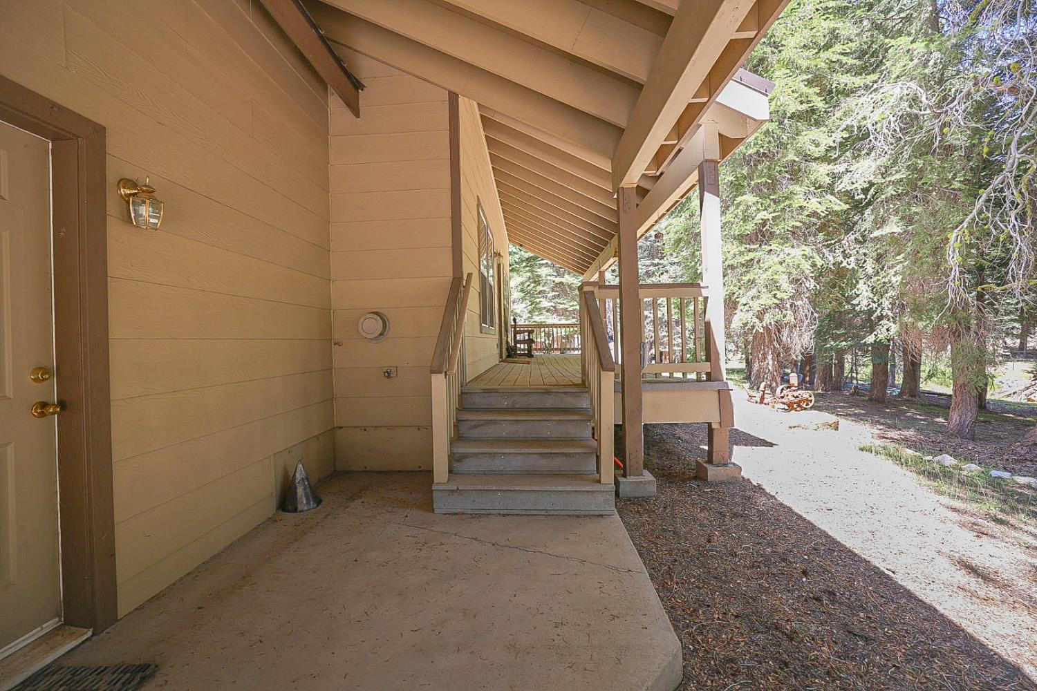 67922 Beasore Rd, Bass Lake, CA 95604