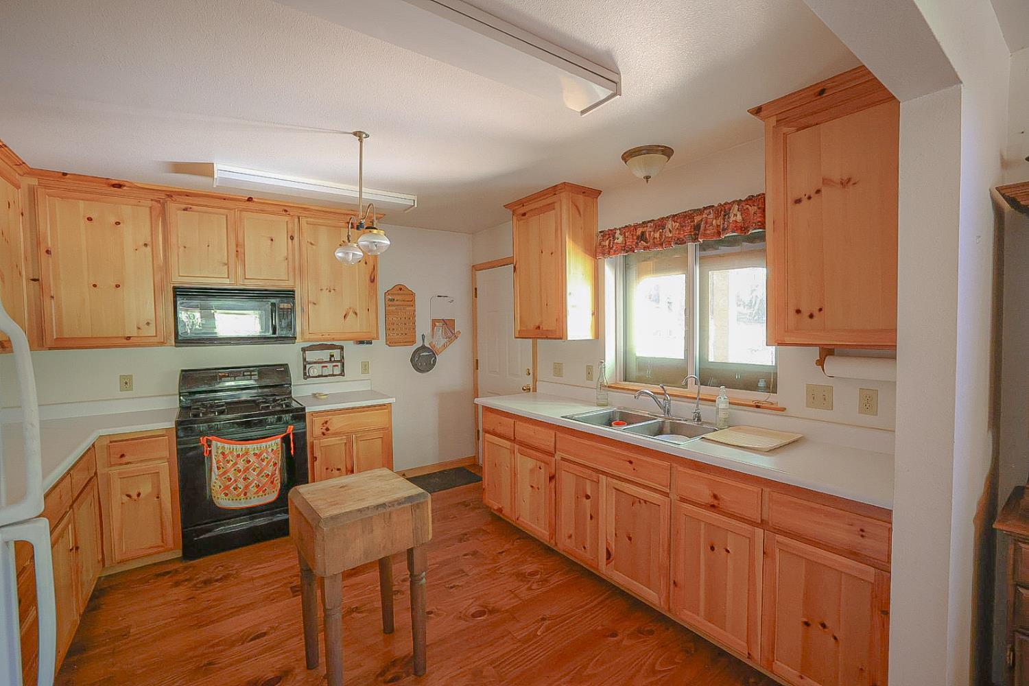 67922 Beasore Rd, Bass Lake, CA 95604