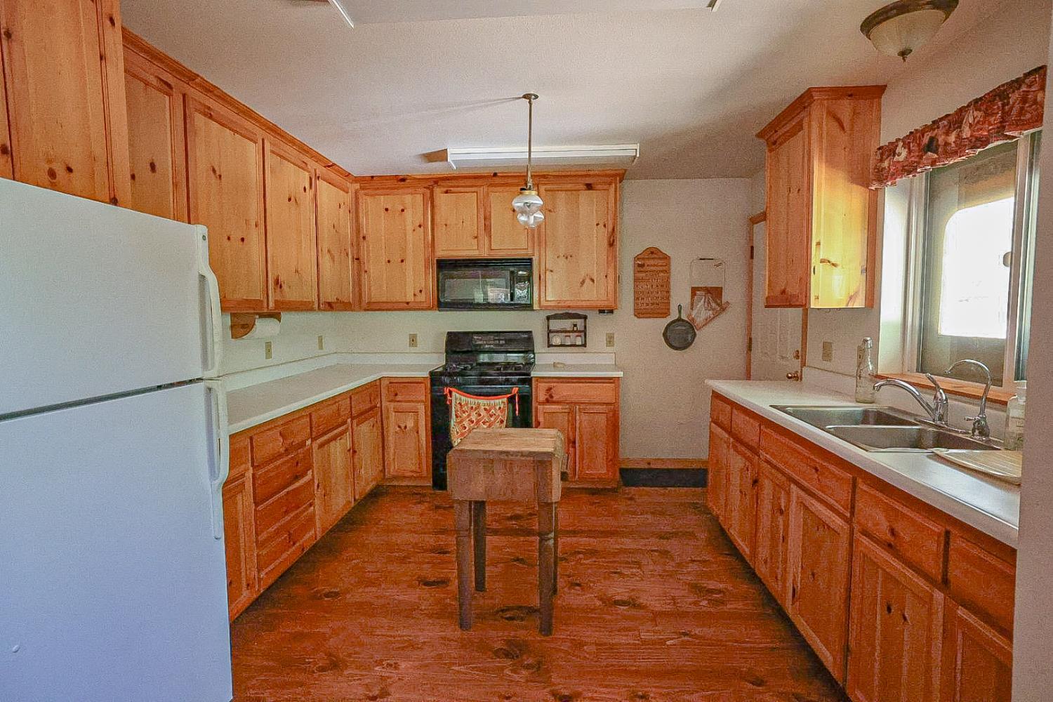 67922 Beasore Rd, Bass Lake, CA 95604