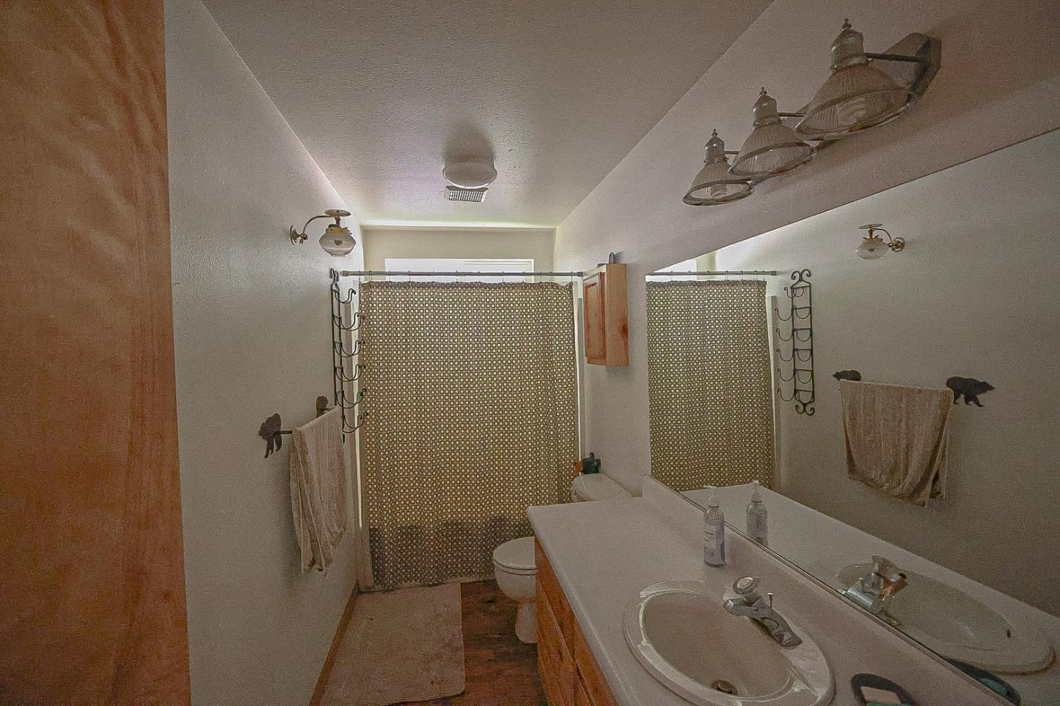 67922 Beasore Rd, Bass Lake, CA 95604