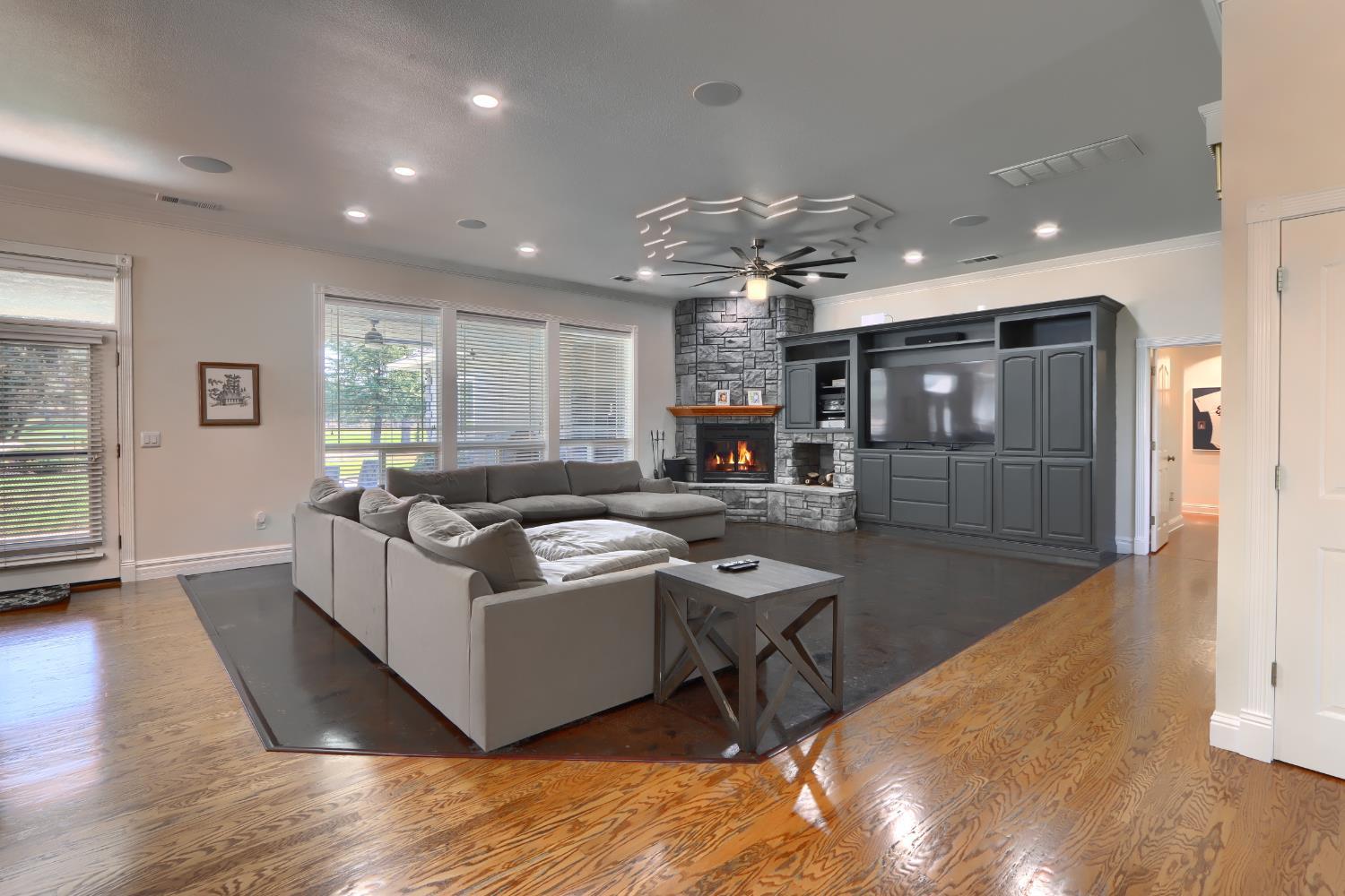 41345 Singing Hills Cir, Ahwahnee, CA 93601