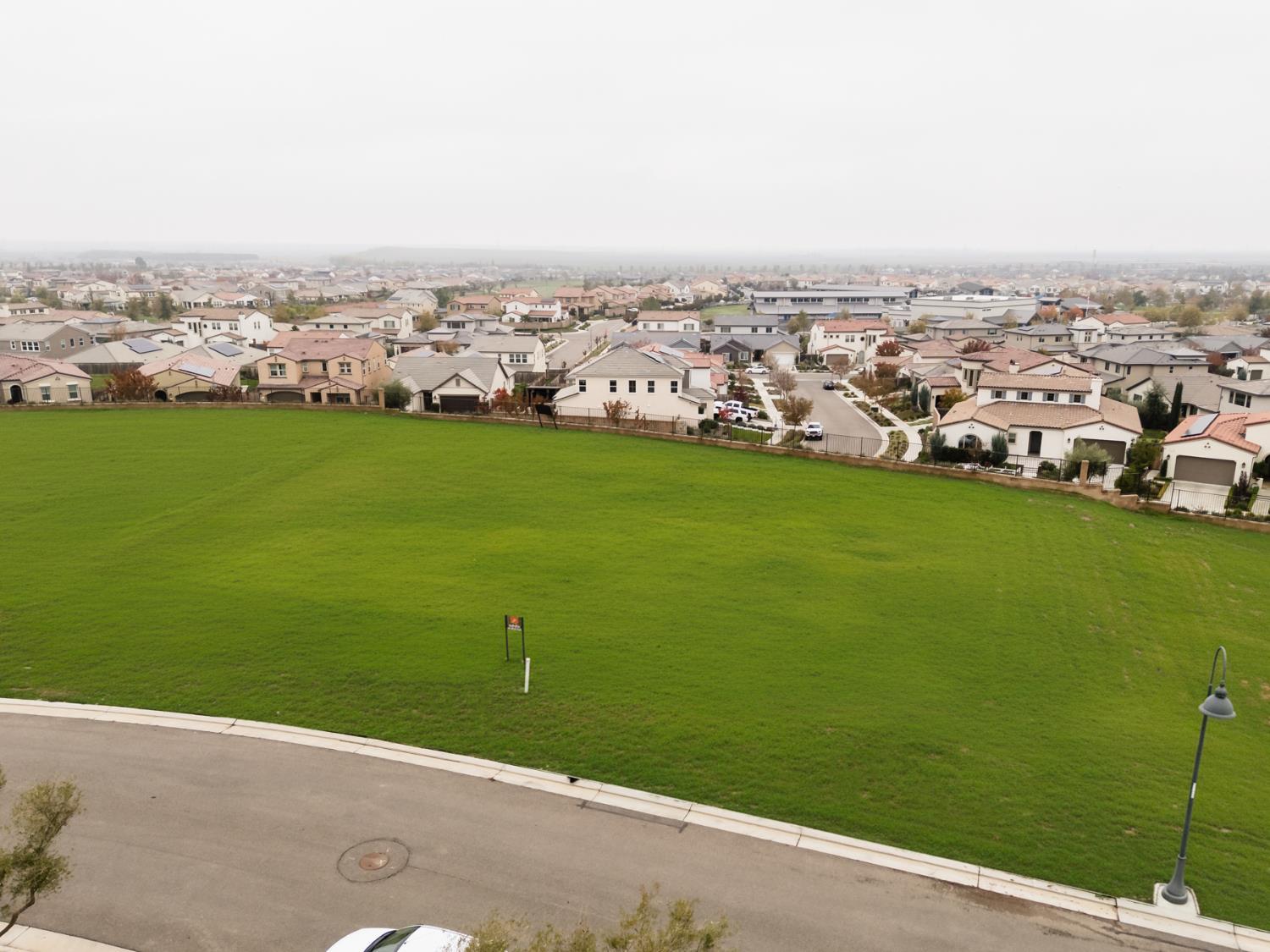 902 Terrace Pl, Madera, CA 93636