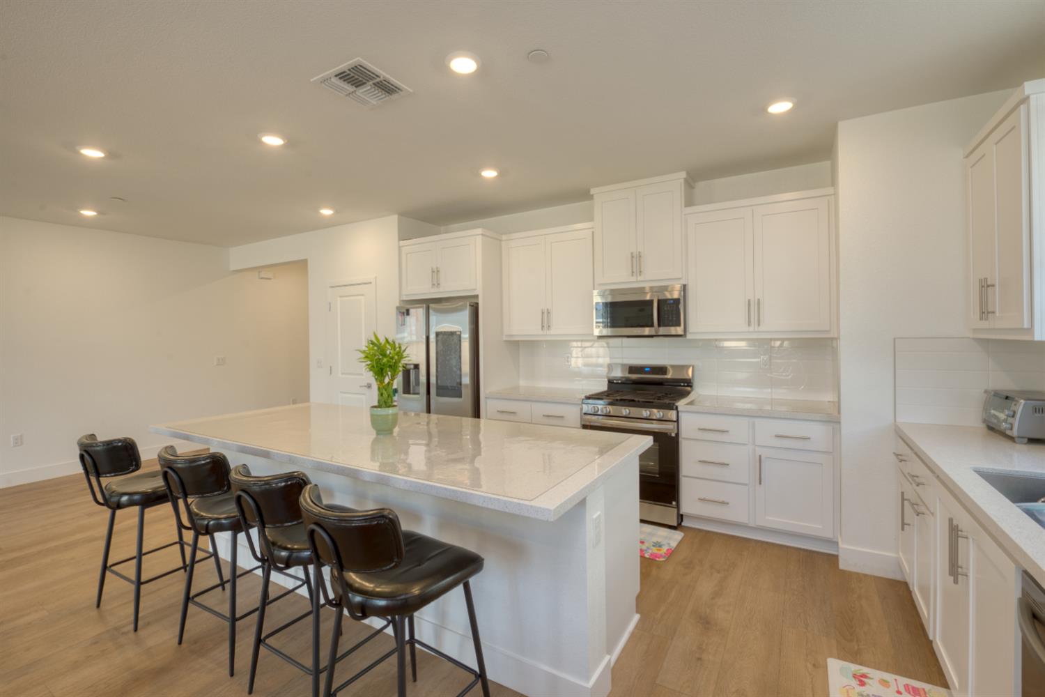 2209 S Greenhorn Rd, Patterson, CA 95363