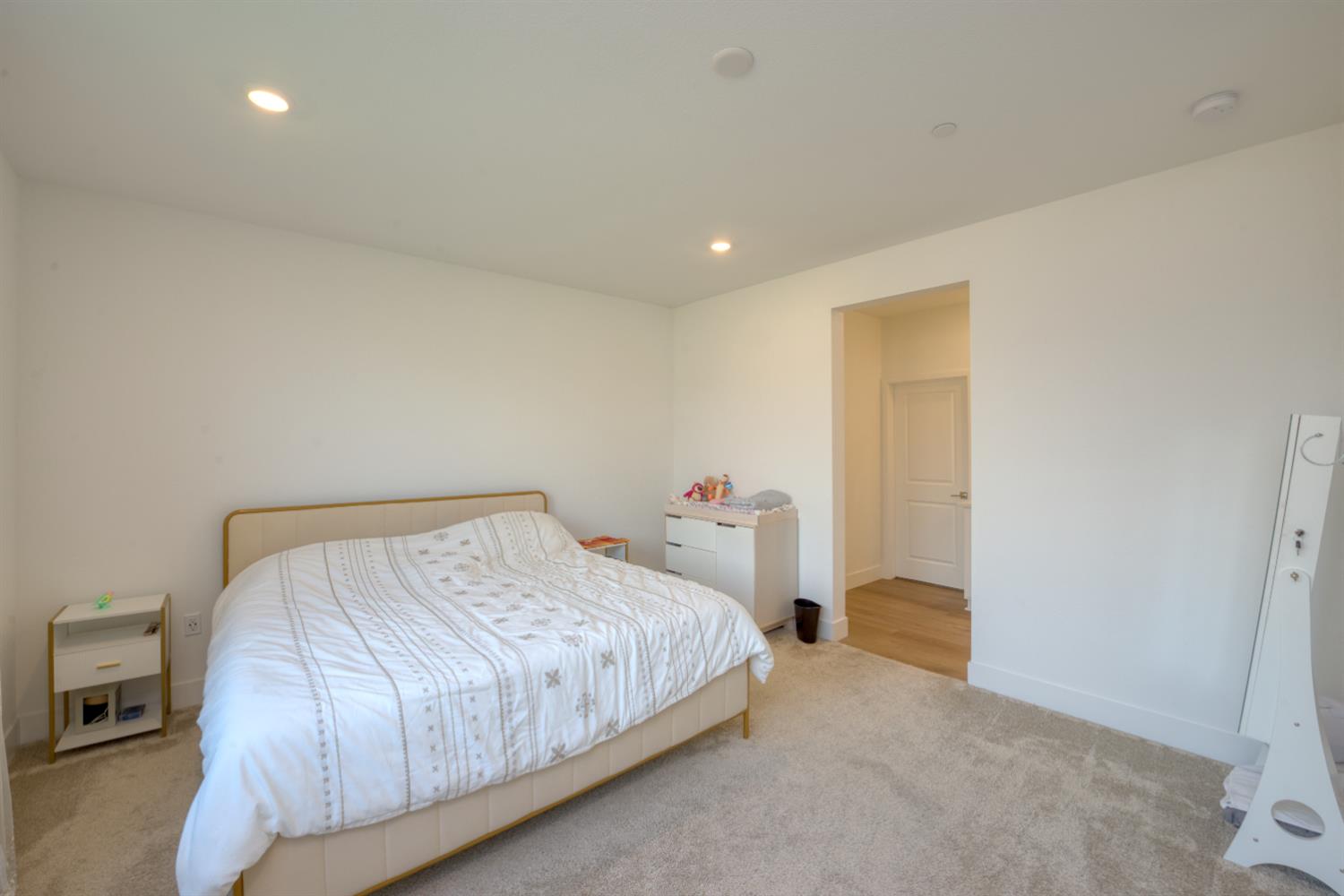 2209 S Greenhorn Rd, Patterson, CA 95363