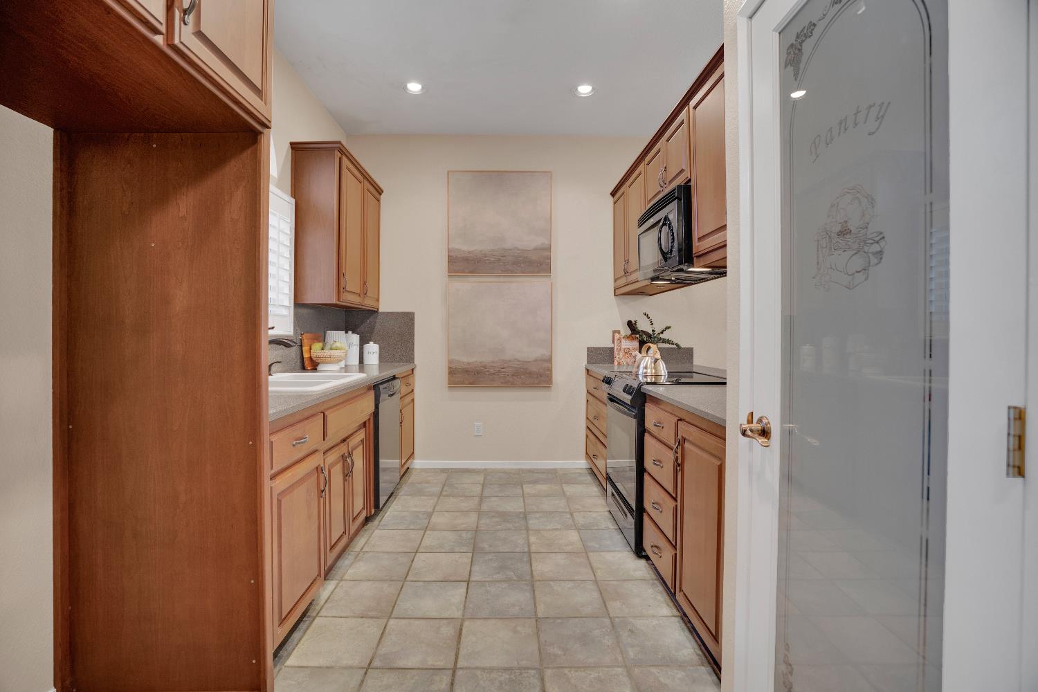 580 Shawn Vines Ave, Oakdale, CA 95361