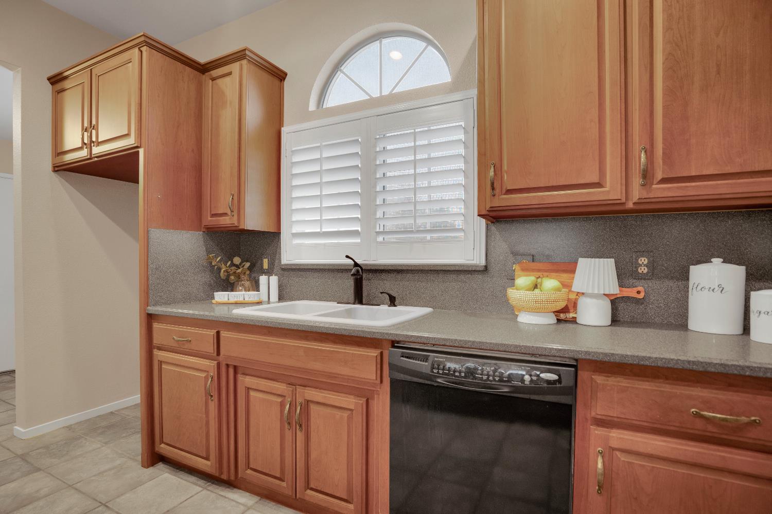 580 Shawn Vines Ave, Oakdale, CA 95361