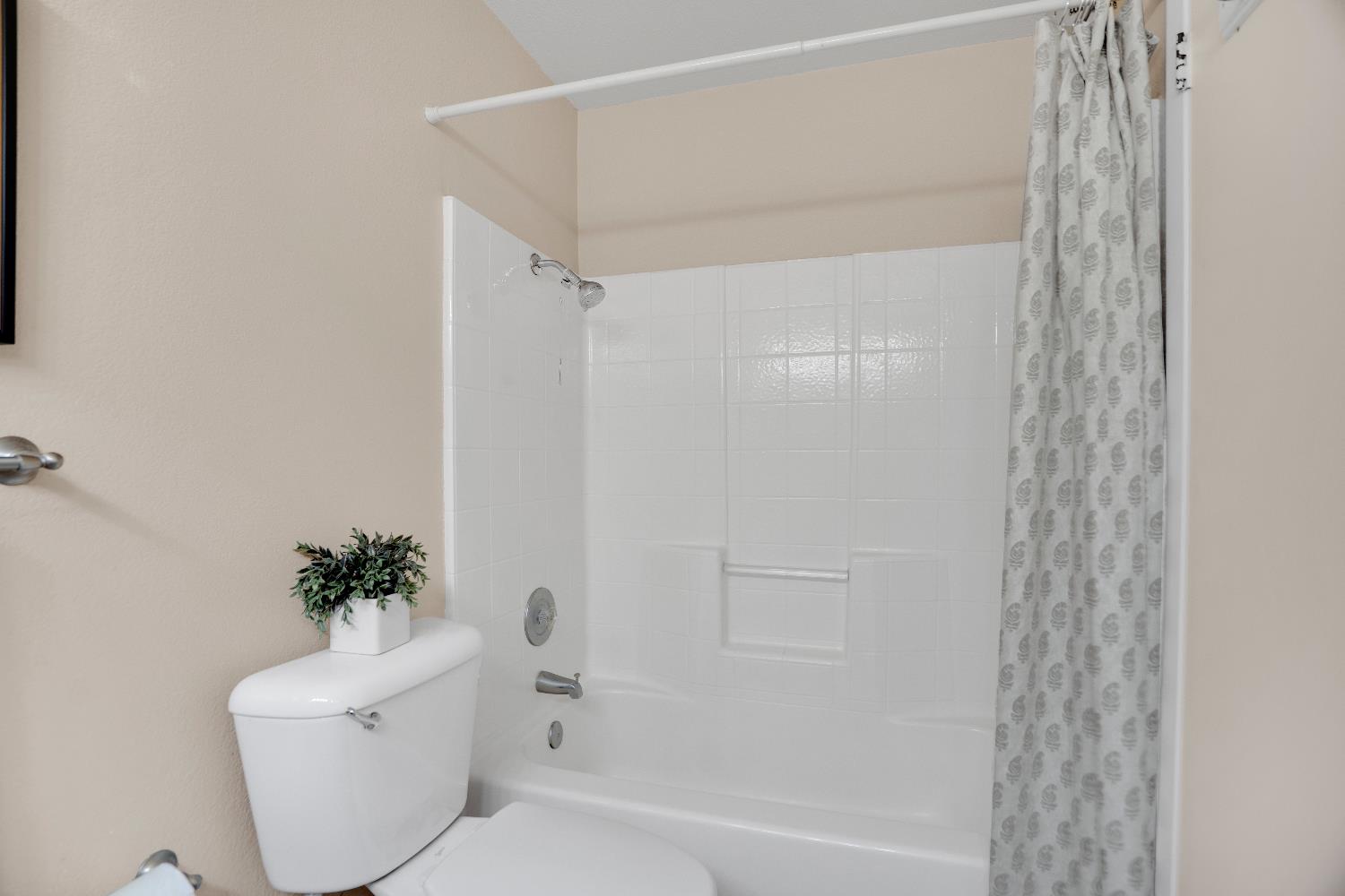 580 Shawn Vines Ave, Oakdale, CA 95361