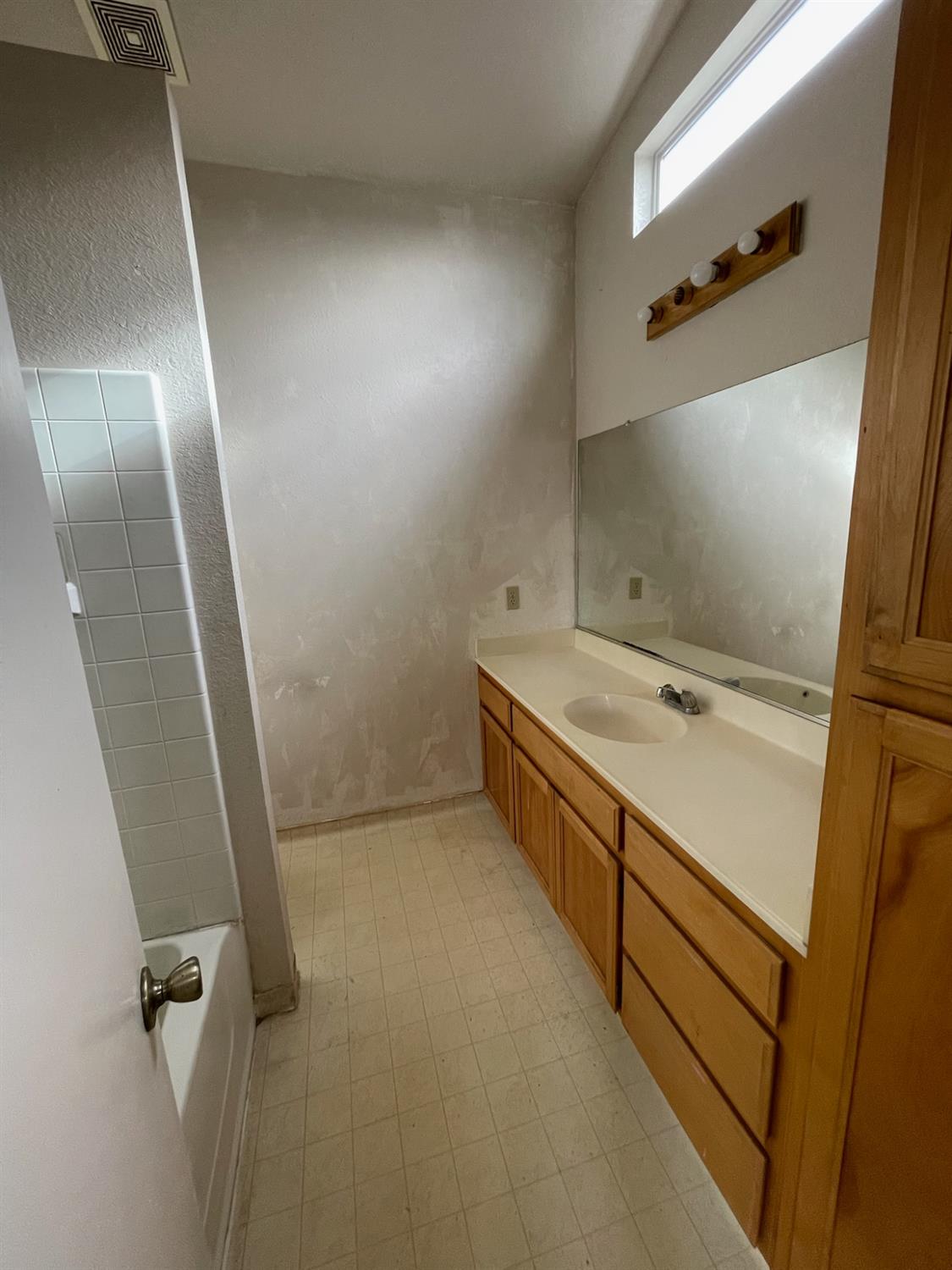 5121 Bogart Dr, Ceres, CA 95307