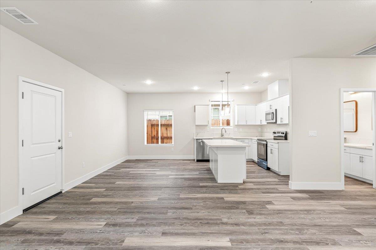 1415 Villa Way, Modesto, CA 95351