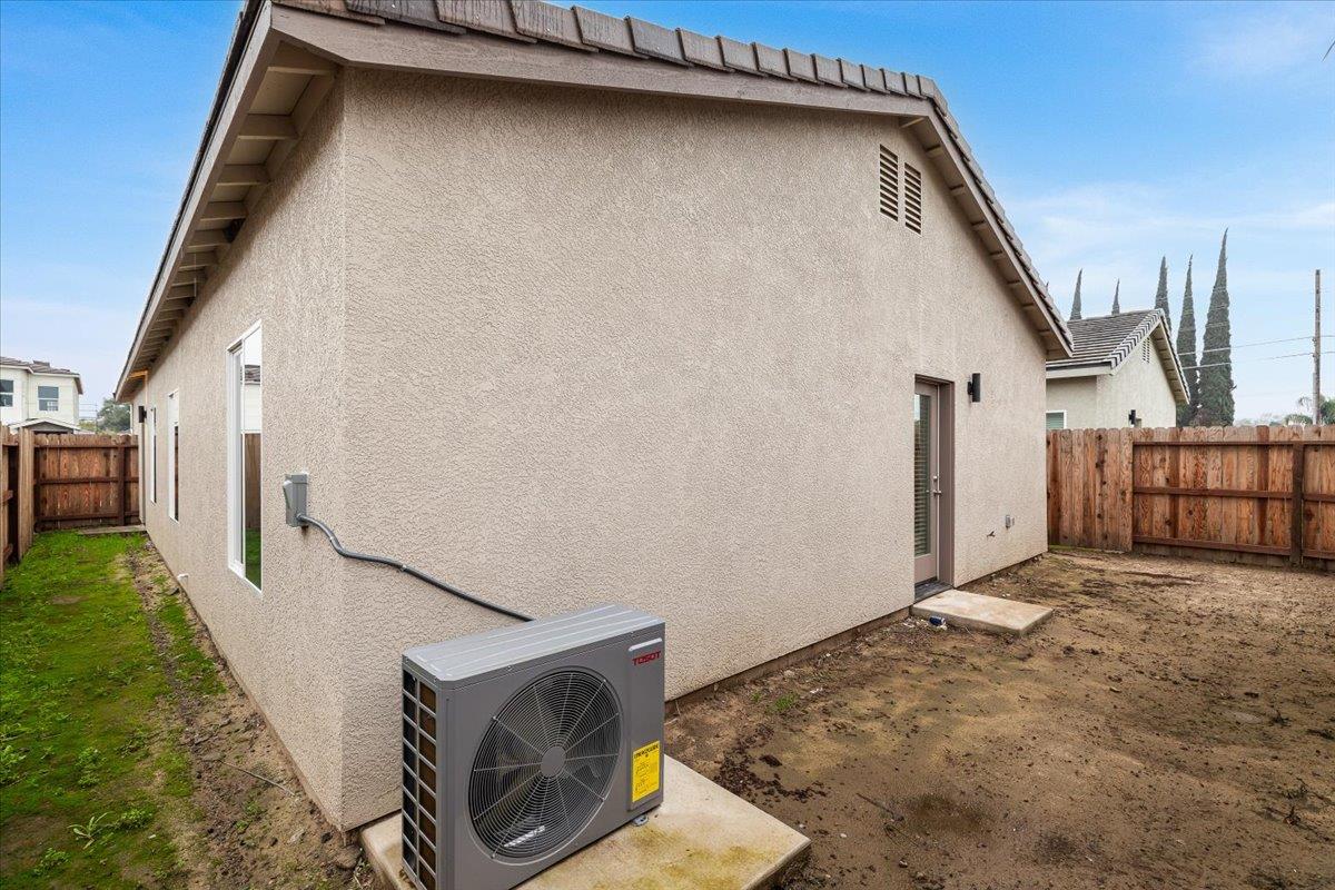 1415 Villa Way, Modesto, CA 95351