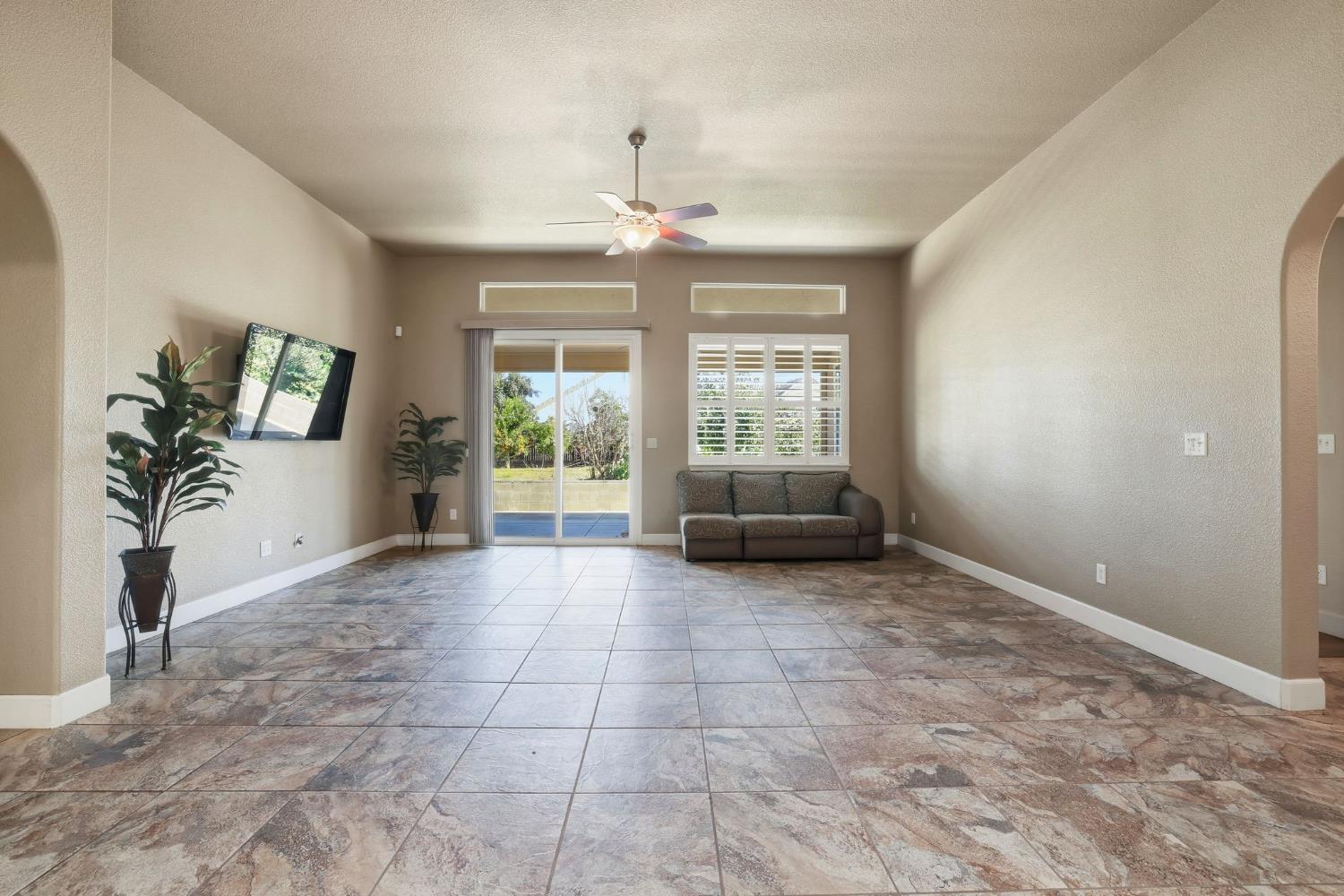 1730 Tasca Ln, Manteca, CA 95337