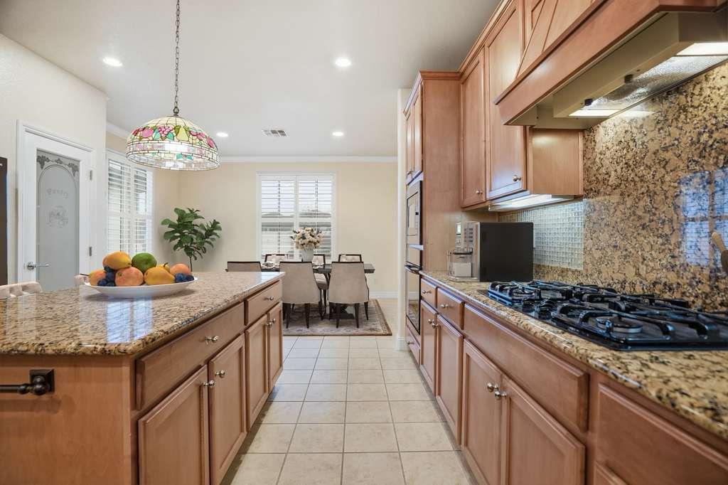 2381 Nutwood Pl, Manteca, CA 95336