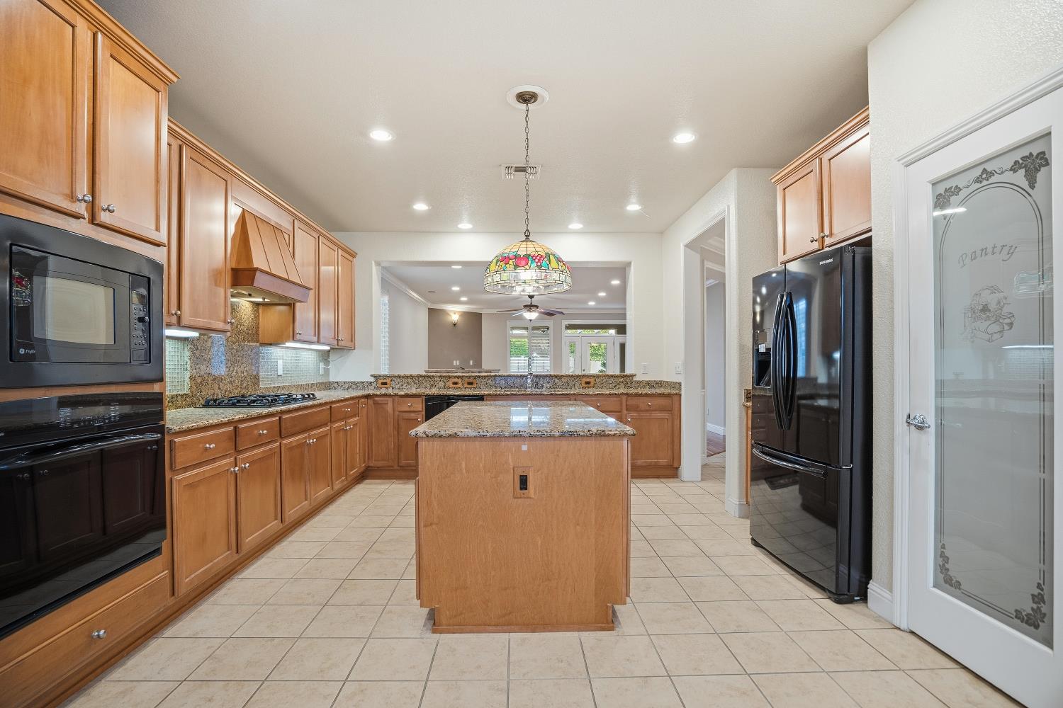 2381 Nutwood Pl, Manteca, CA 95336