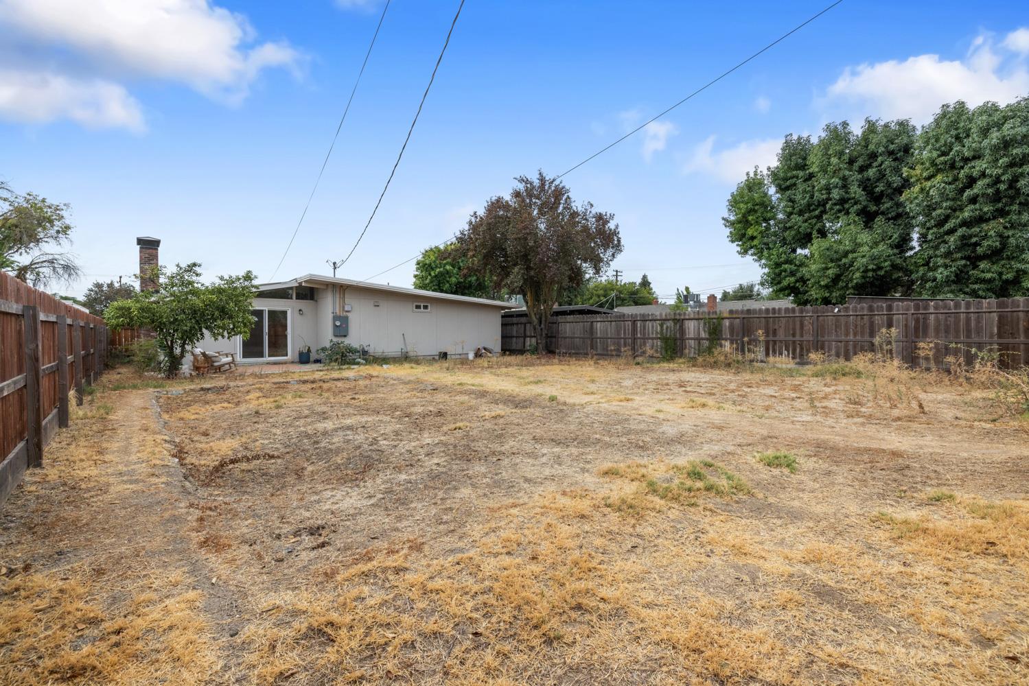 2023 Ellis St, Modesto, CA 95354