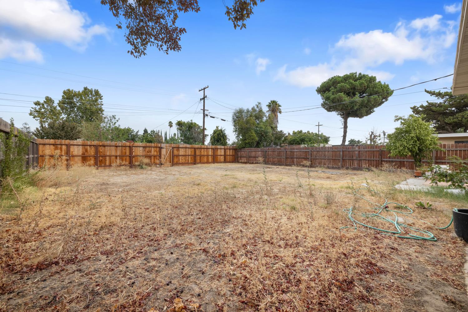 2023 Ellis St, Modesto, CA 95354