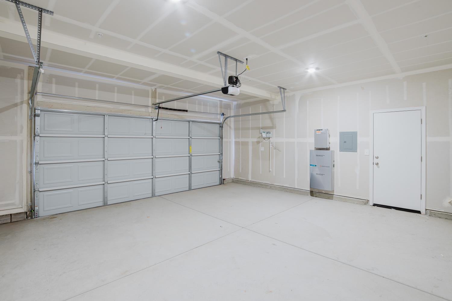 319 Spumante Ln, Manteca, CA 95337