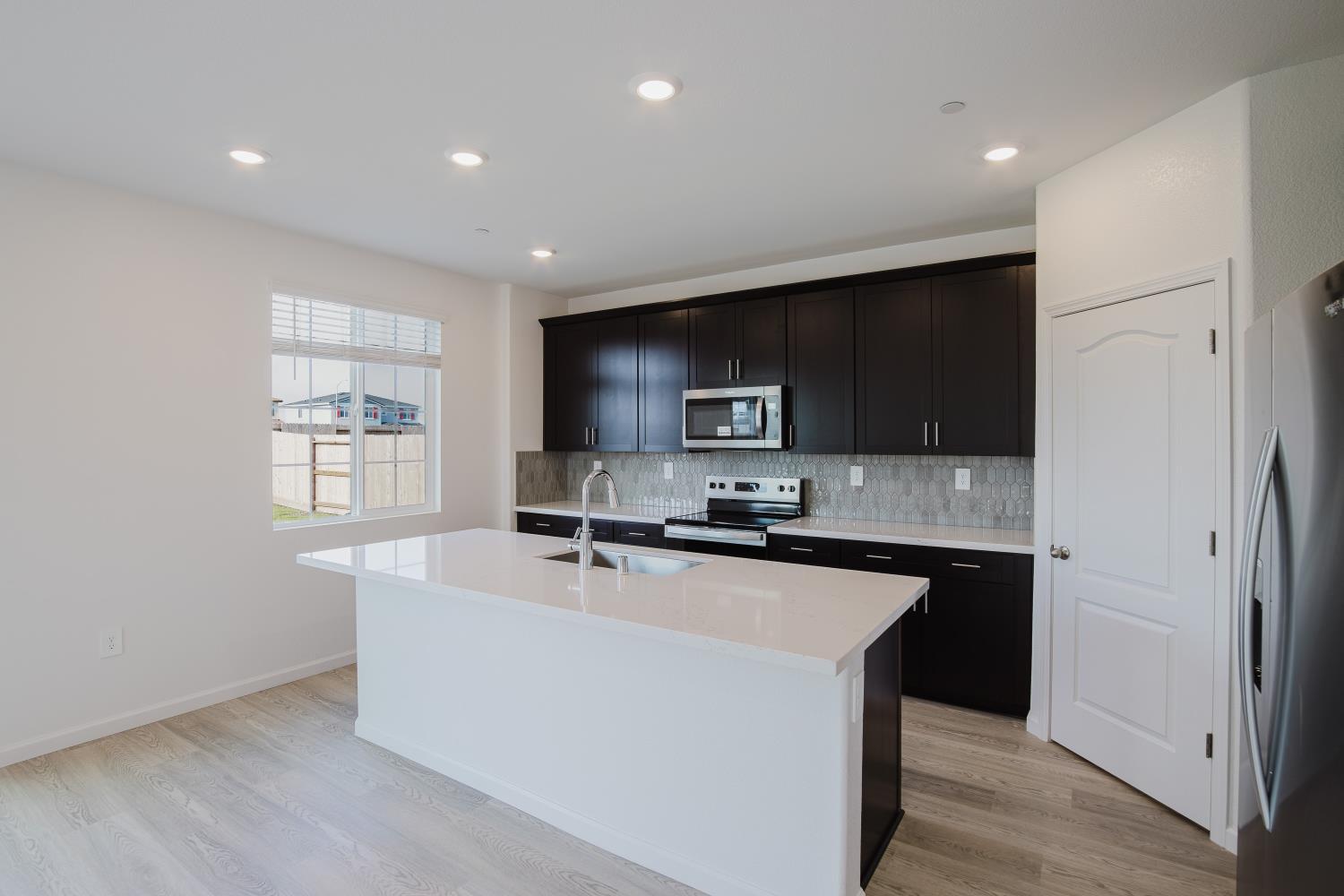 319 Spumante Ln, Manteca, CA 95337