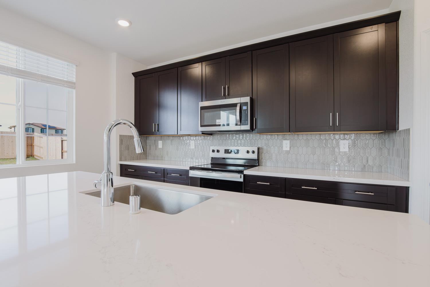 319 Spumante Ln, Manteca, CA 95337