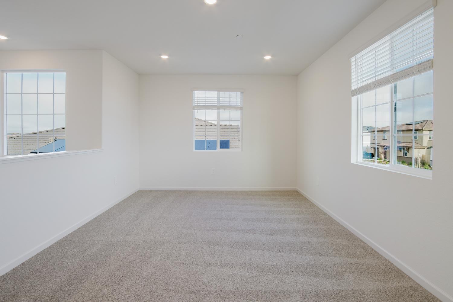 319 Spumante Ln, Manteca, CA 95337