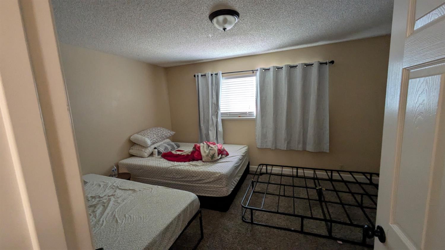 3115 E Clinton Ave, Fresno, CA 93703