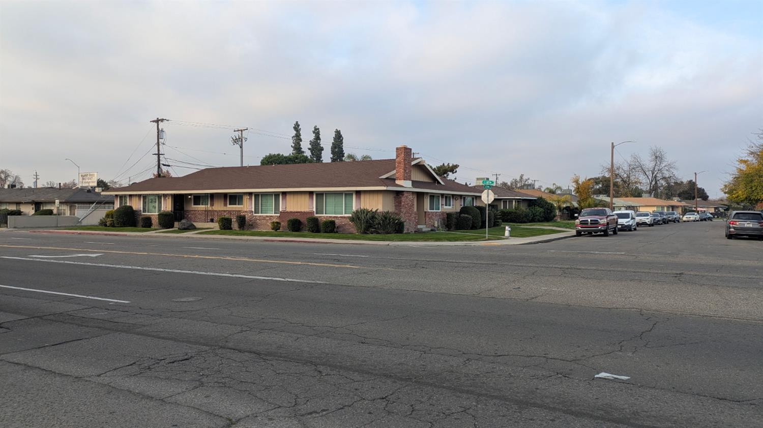 3115 E Clinton Ave, Fresno, CA 93703