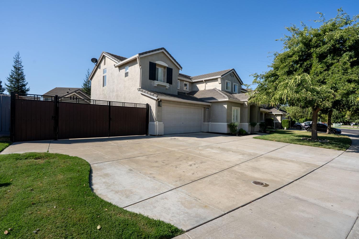 864 Heartland Dr, Manteca, CA 95337