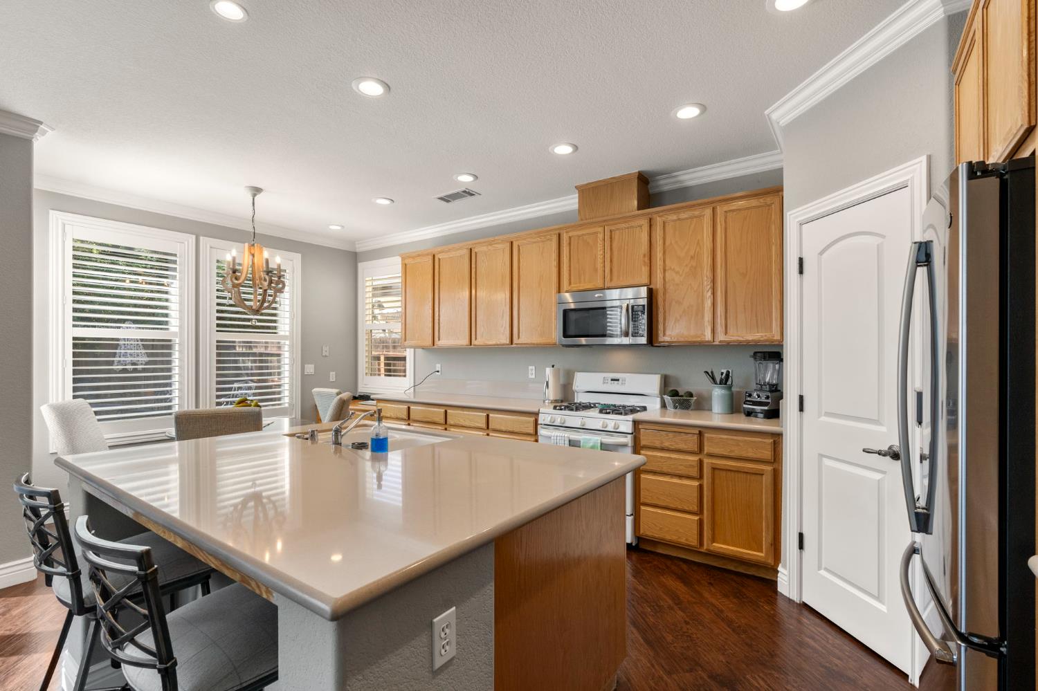 864 Heartland Dr, Manteca, CA 95337