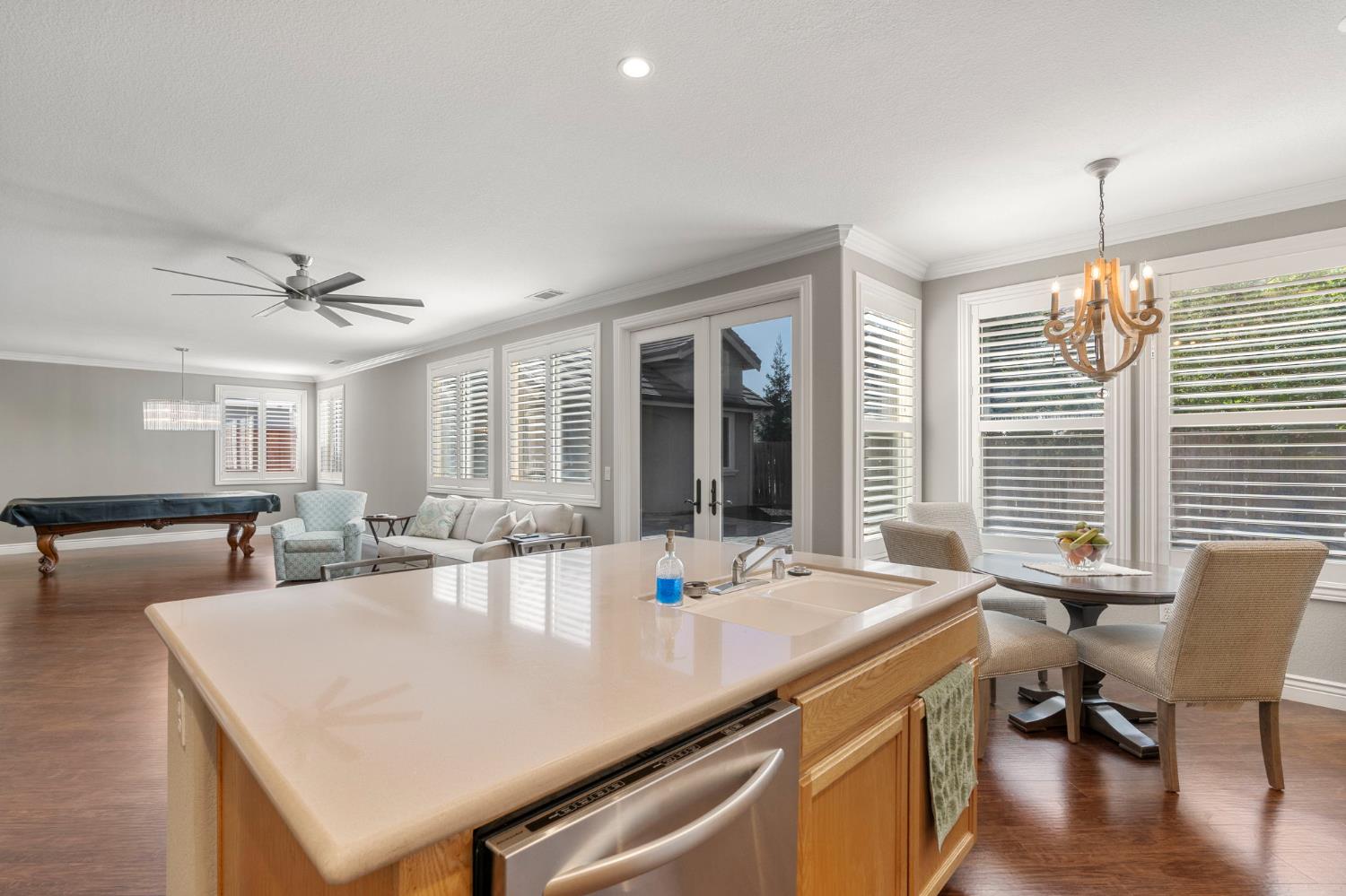 864 Heartland Dr, Manteca, CA 95337