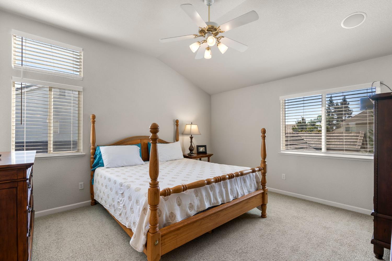 864 Heartland Dr, Manteca, CA 95337