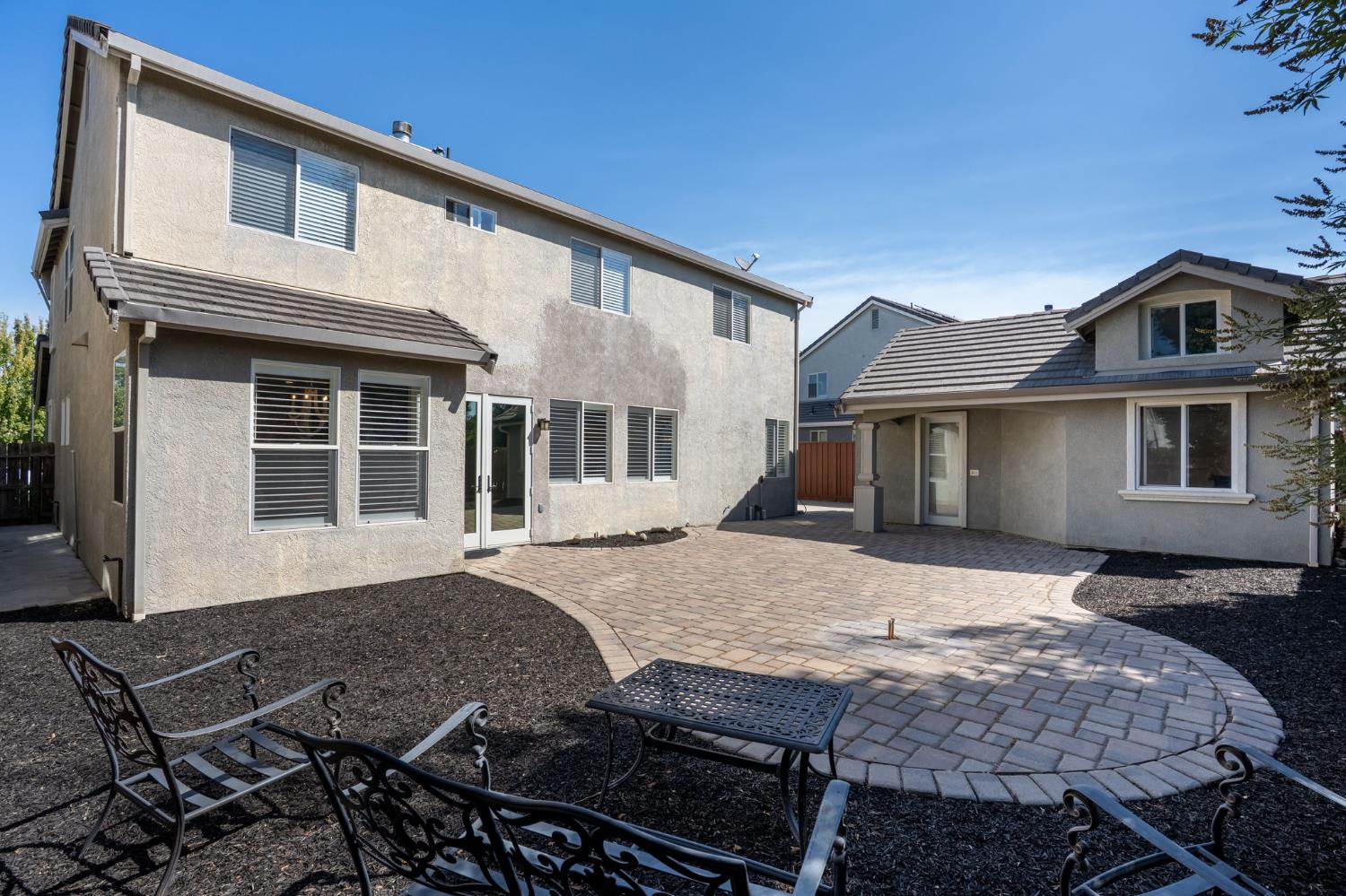 864 Heartland Dr, Manteca, CA 95337