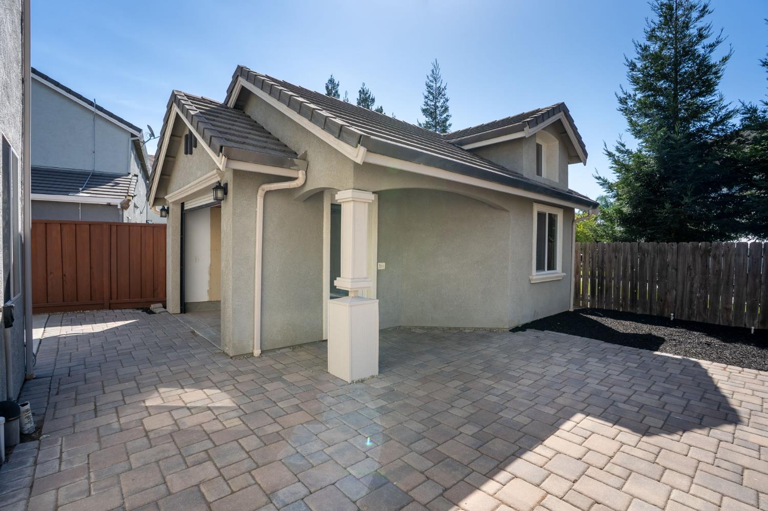 864 Heartland Dr, Manteca, CA 95337