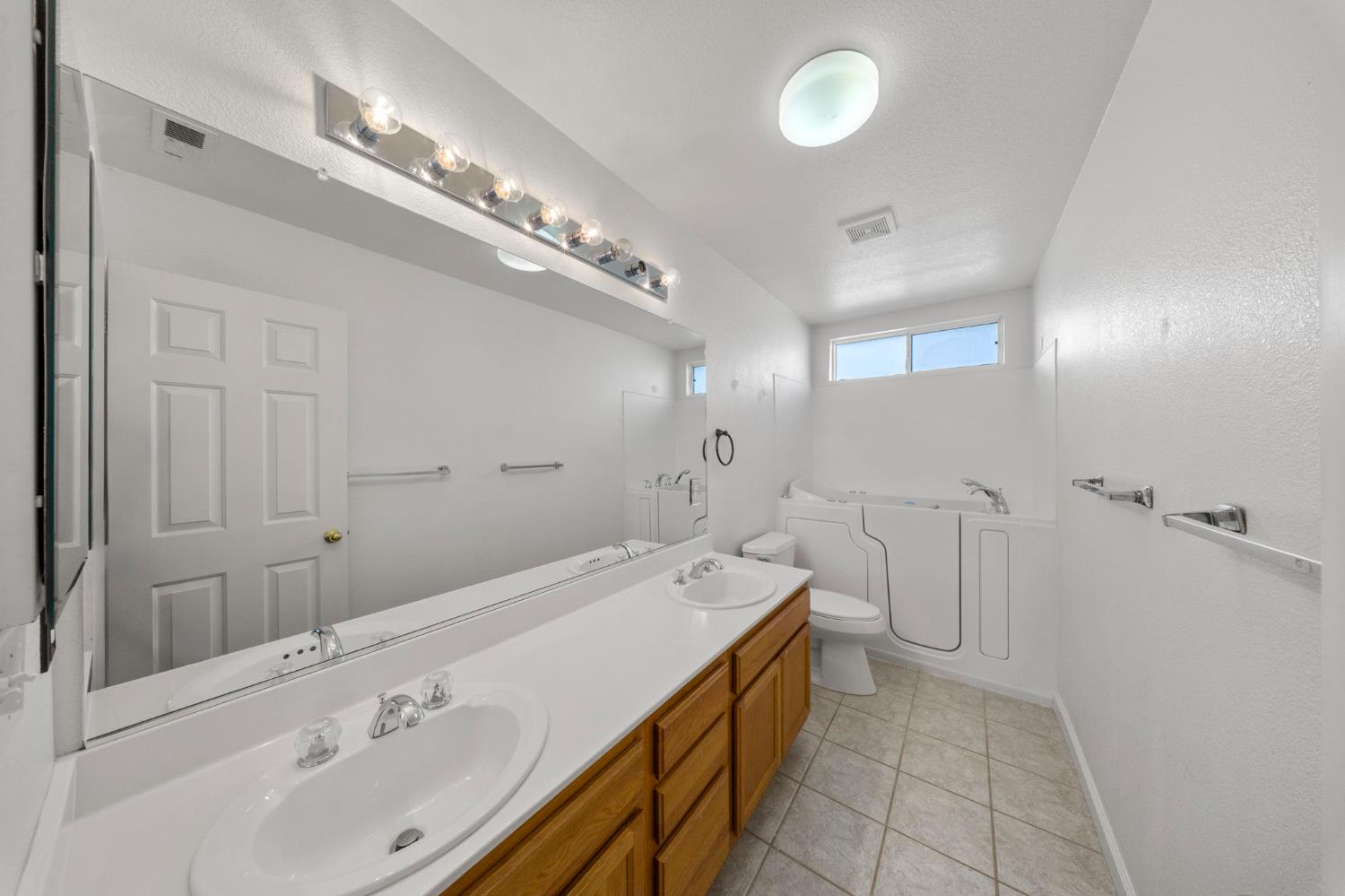 2005 Floral Ct, Modesto, CA 95356