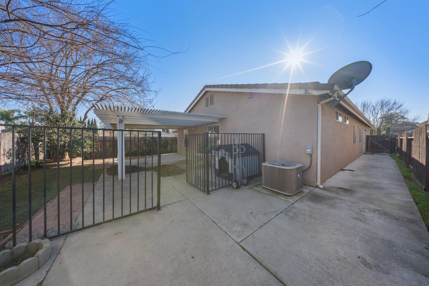 2005 Floral Ct, Modesto, CA 95356