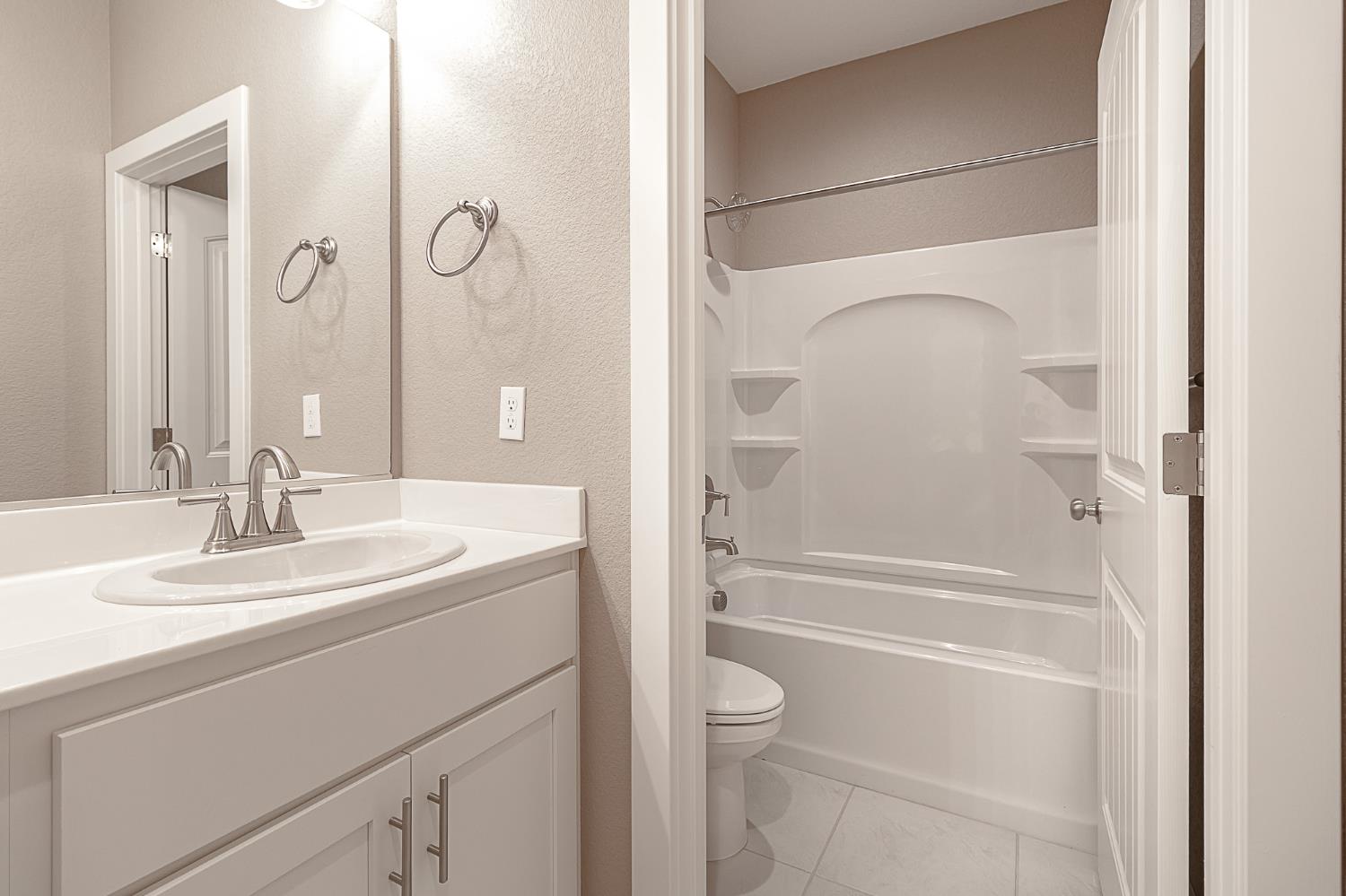 1310 Veteran St, Manteca, CA 95337