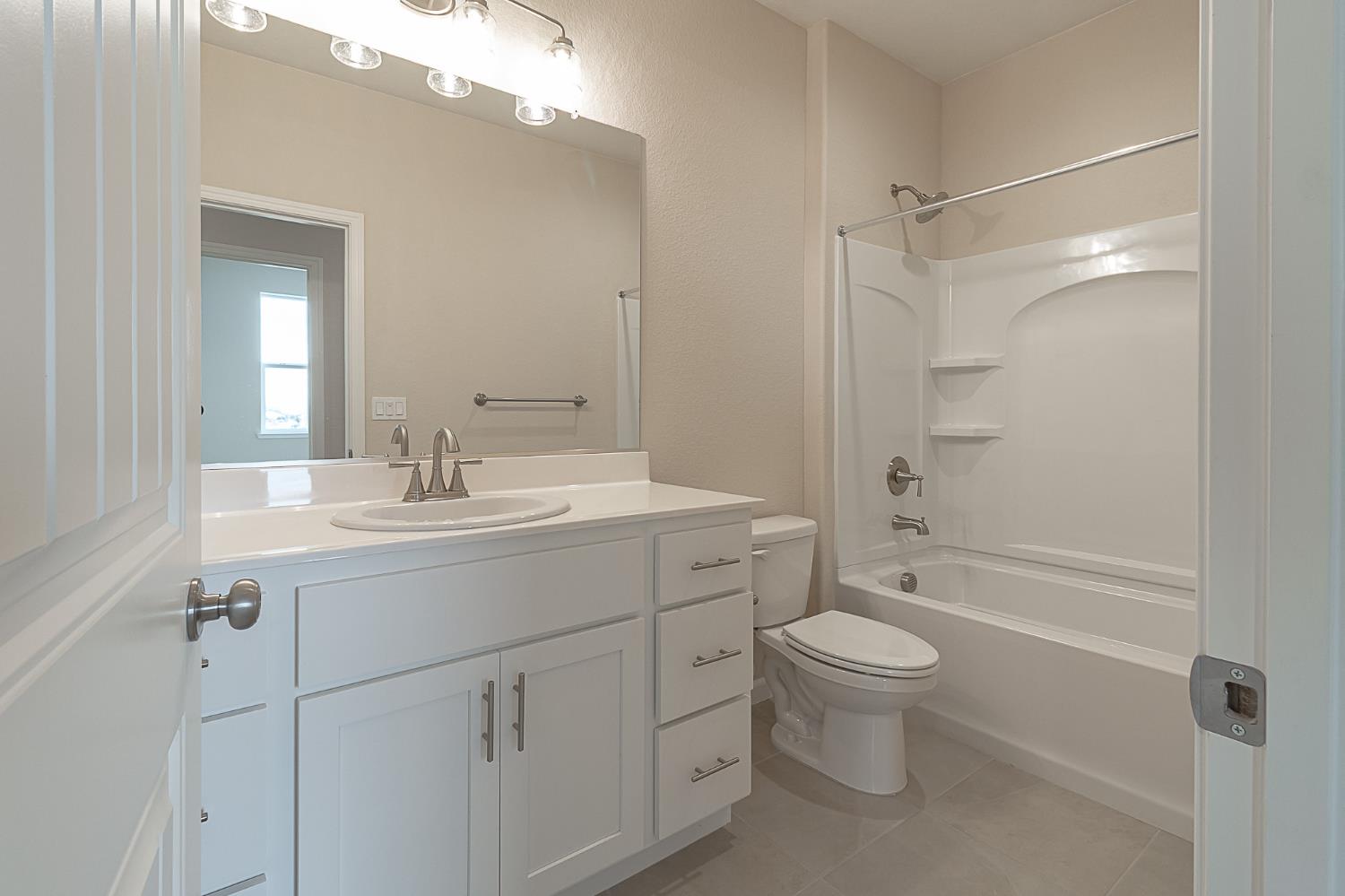 1310 Veteran St, Manteca, CA 95337