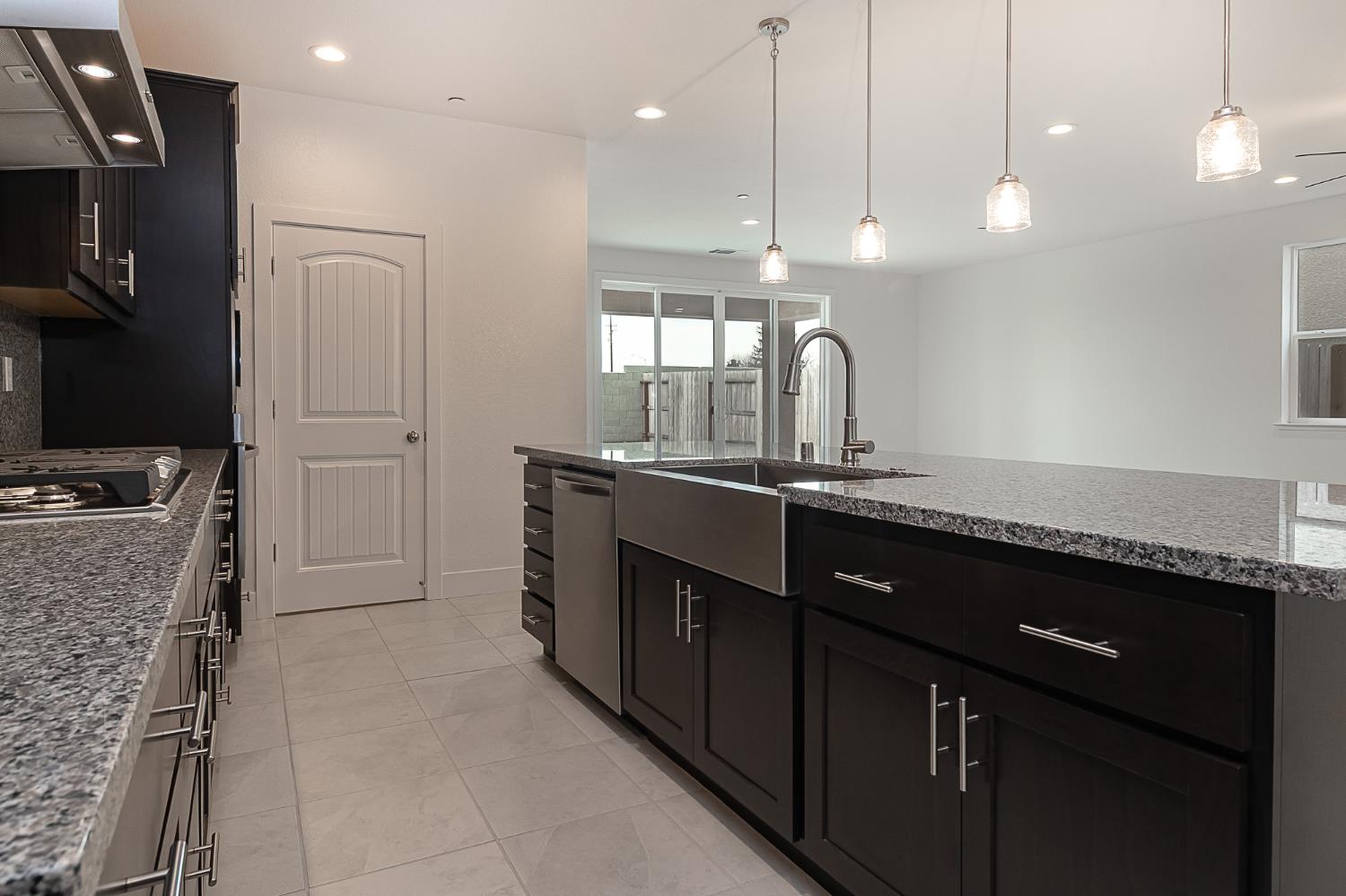 1807 Birdie St, Manteca, CA 95337