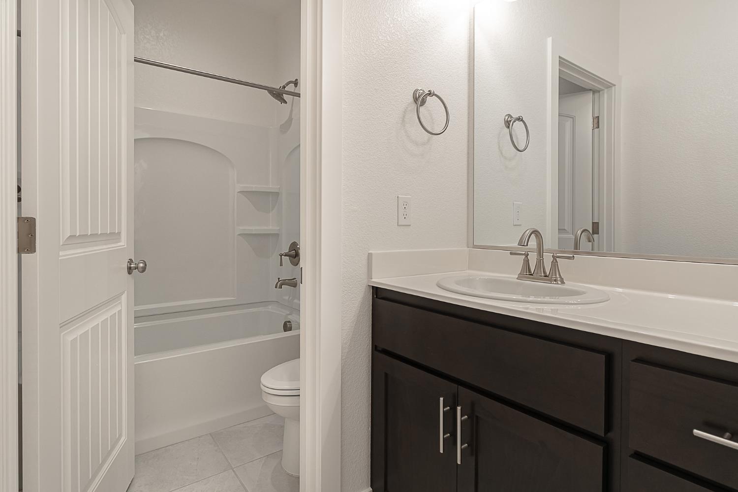 1807 Birdie St, Manteca, CA 95337